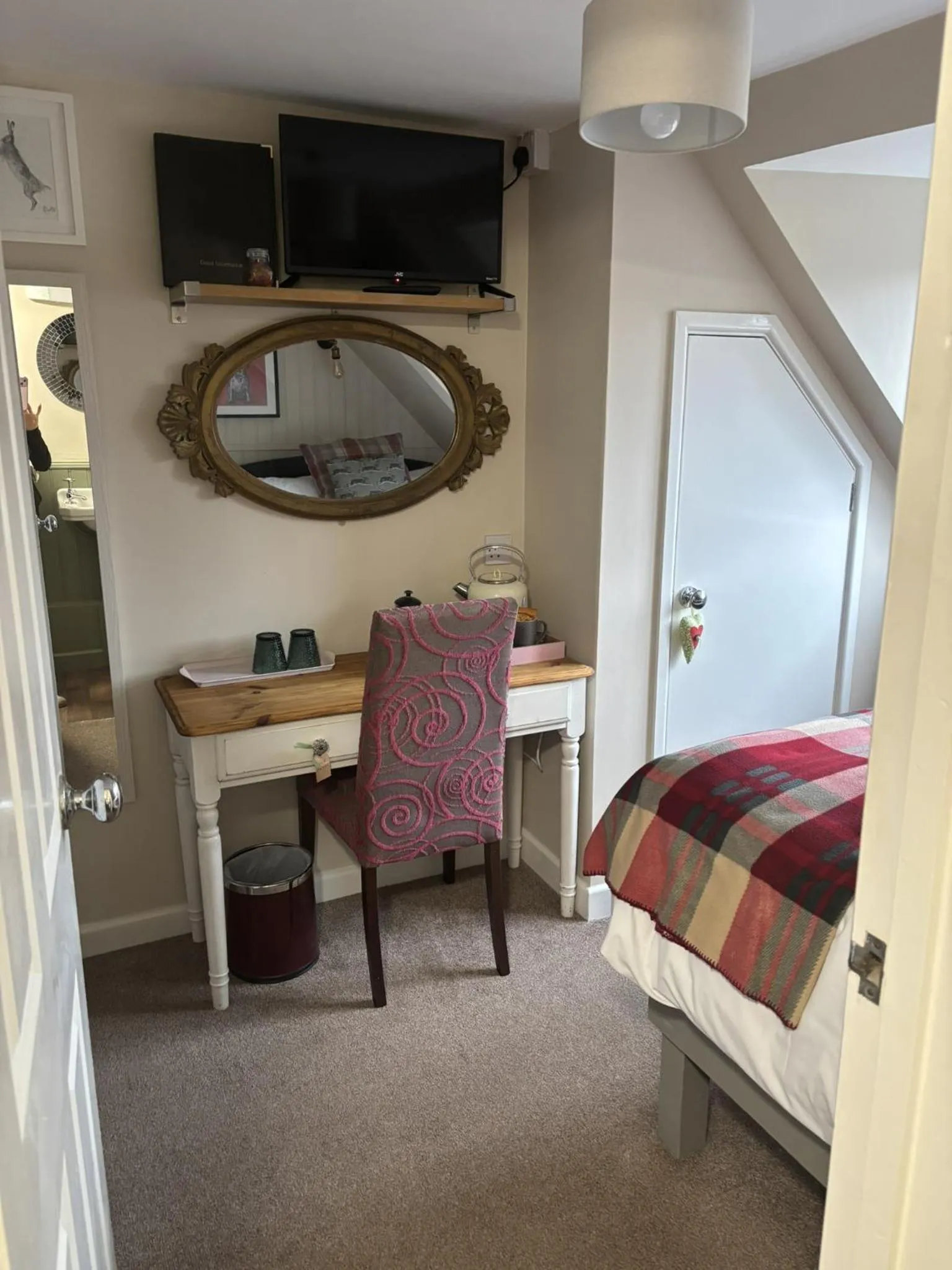 Bedroom, Bed in The Three Cups Inn