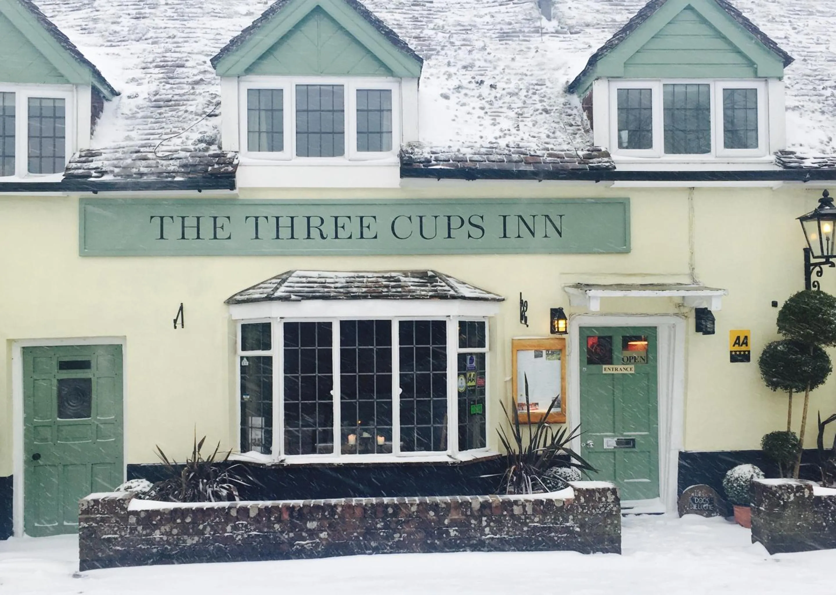 Property building in The Three Cups Inn