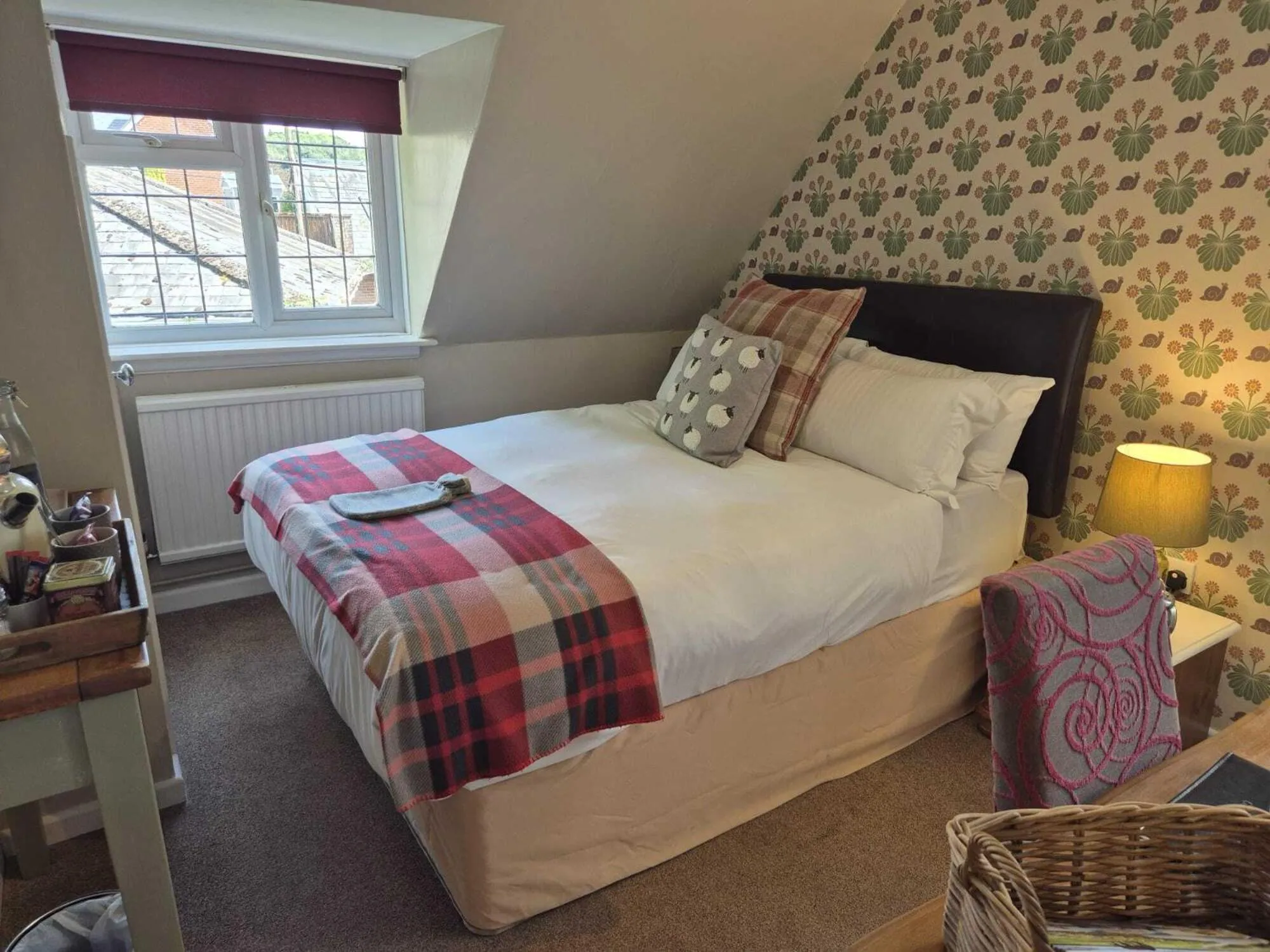 Bedroom, Bed in The Three Cups Inn