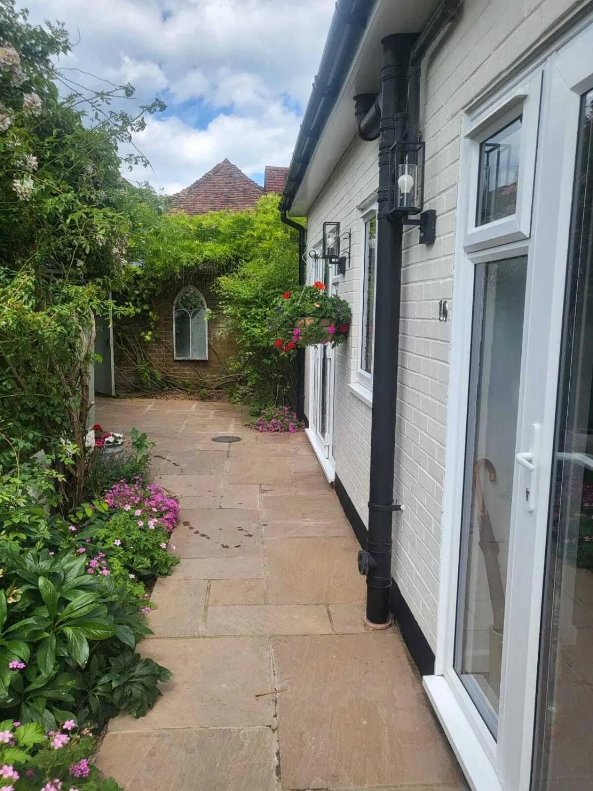 Lobby or reception in The Three Cups Inn