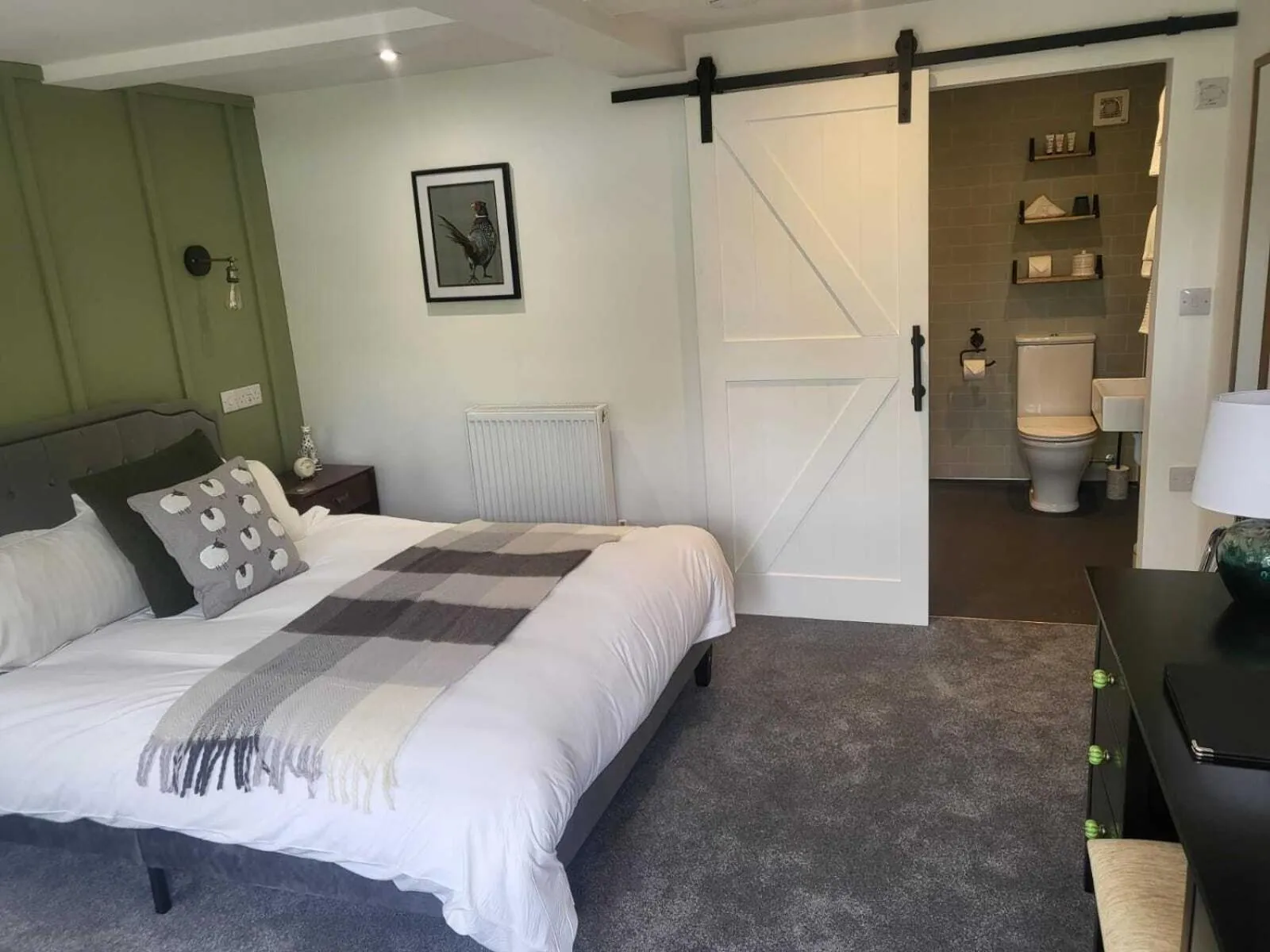 Bedroom, Bed in The Three Cups Inn