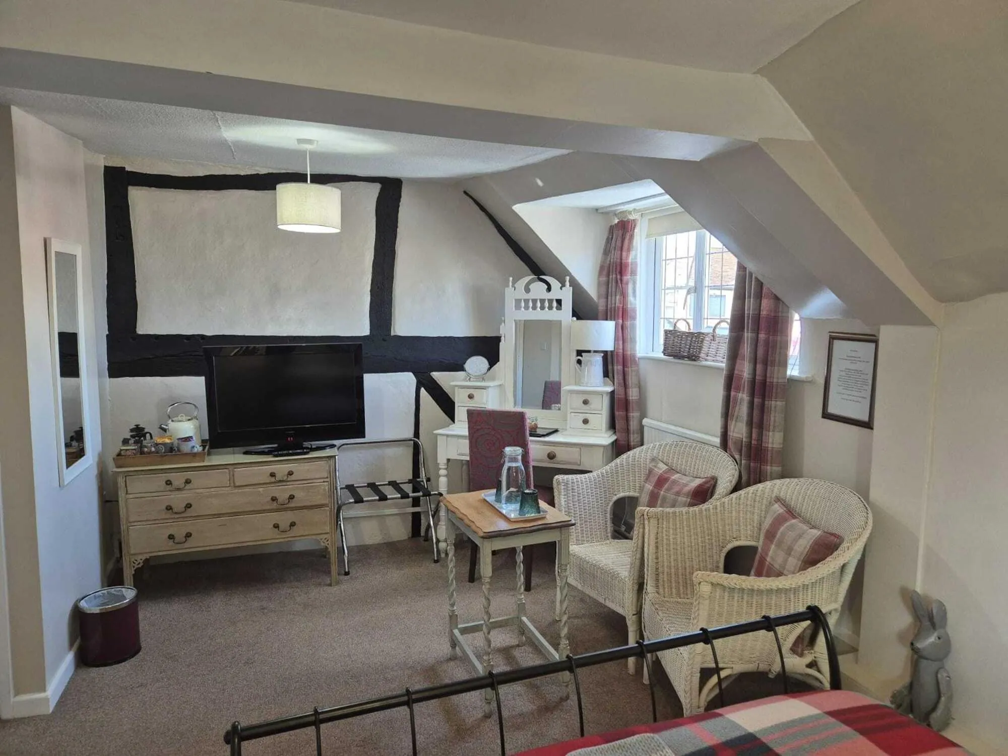 Bedroom in The Three Cups Inn