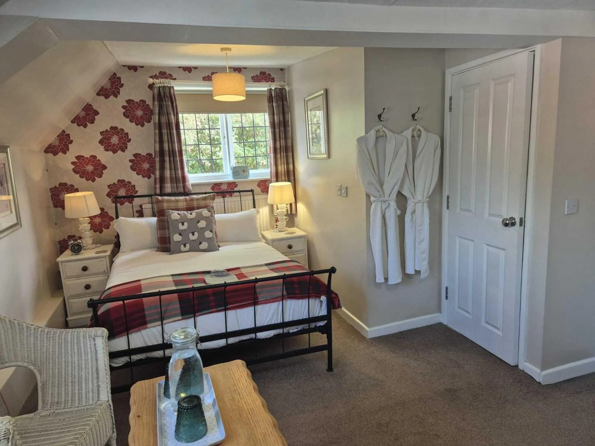 Bedroom, Bed in The Three Cups Inn