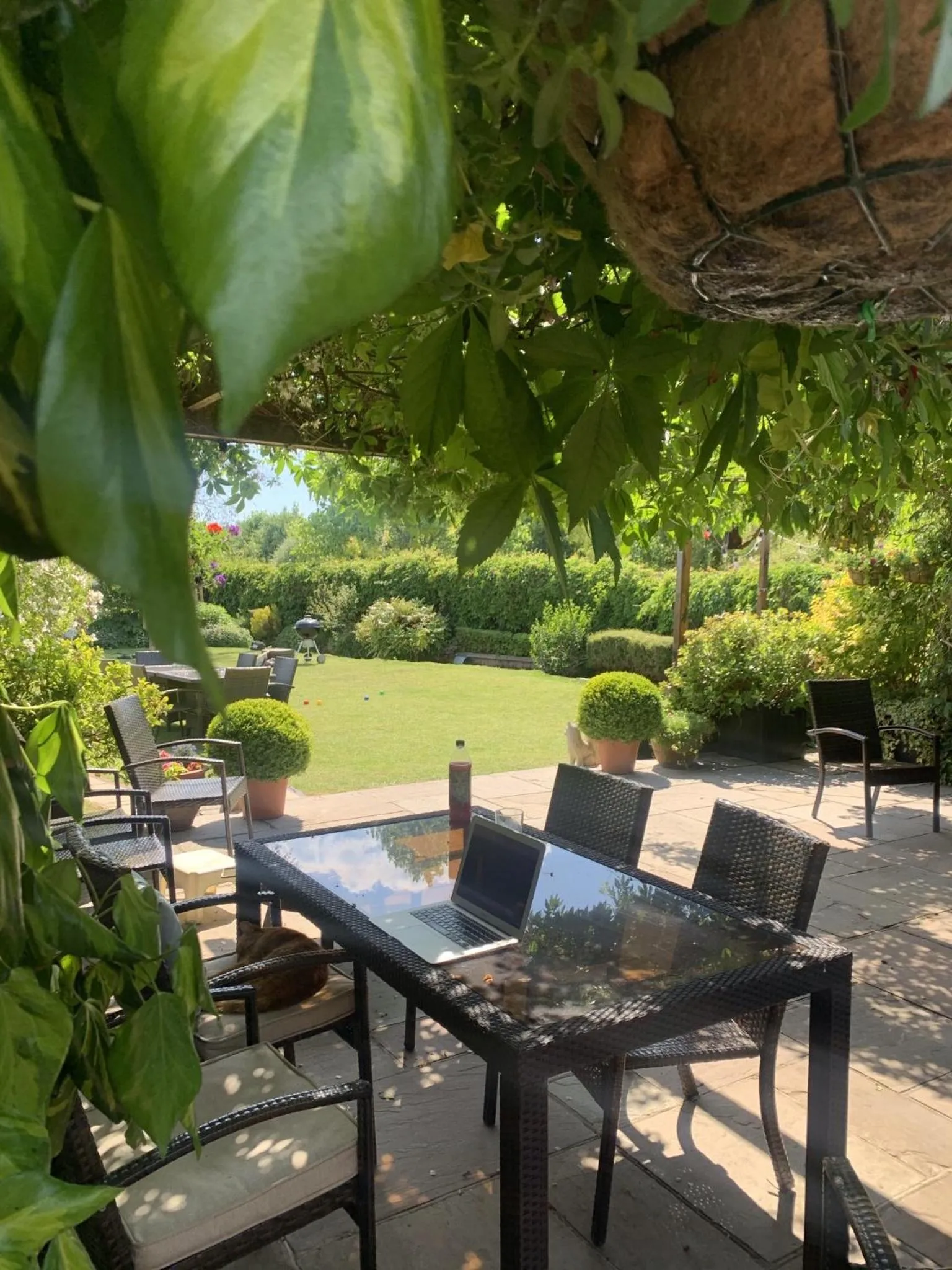 Patio in The Three Cups Inn