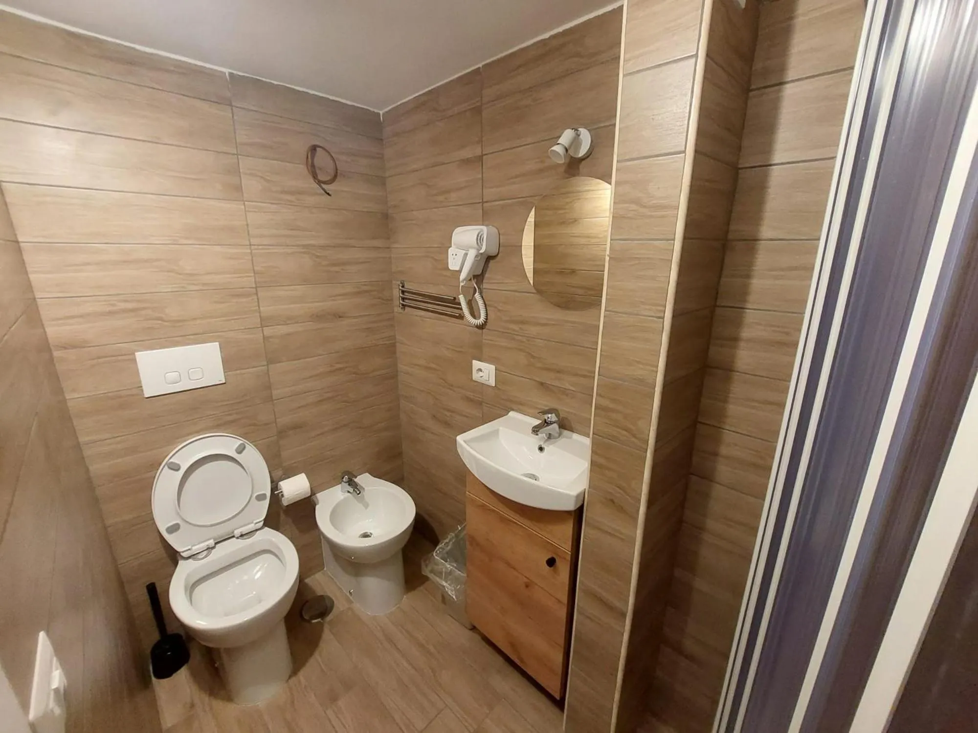 Shower in Amedeo Square