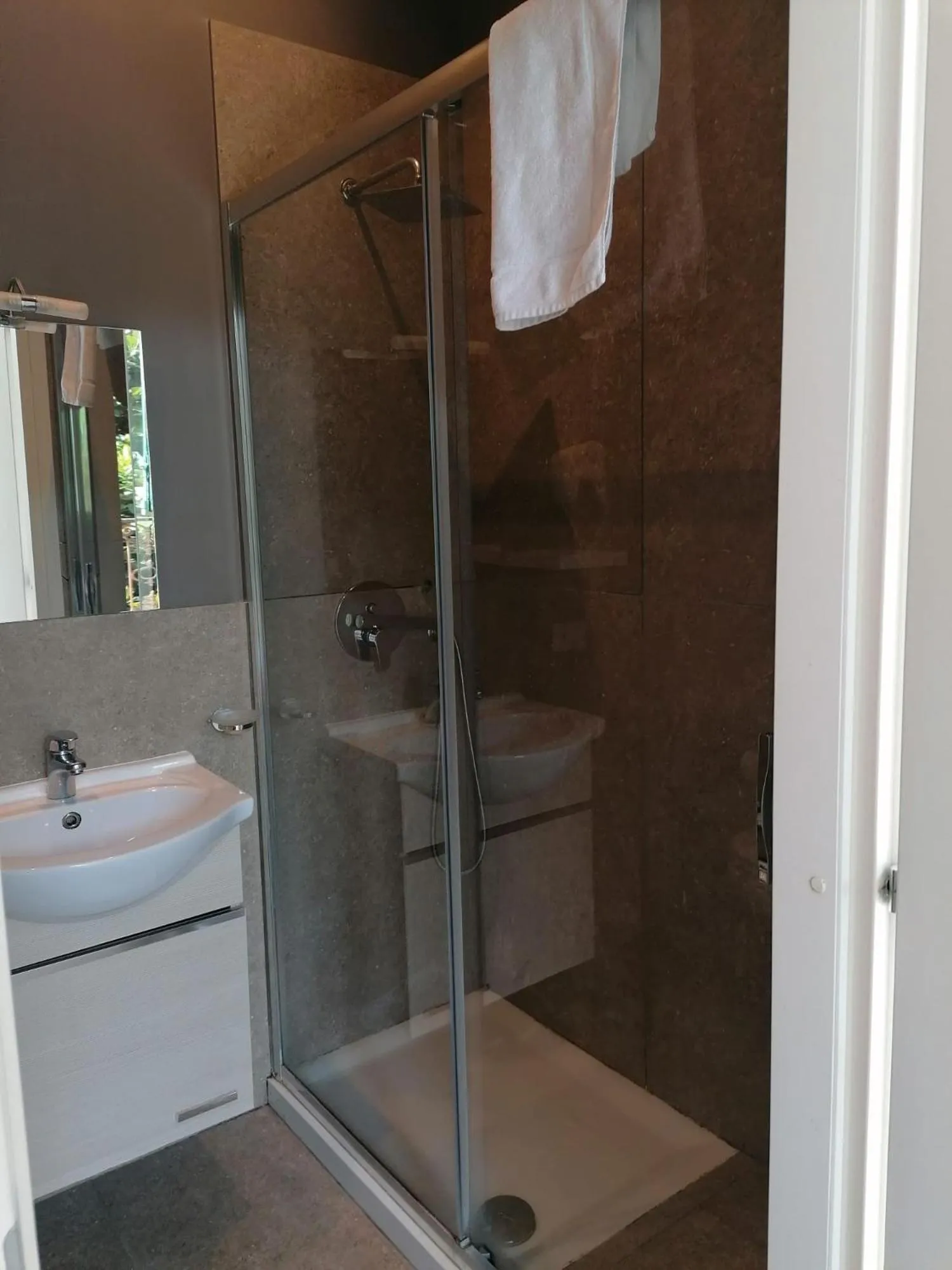 Shower in Amedeo Square