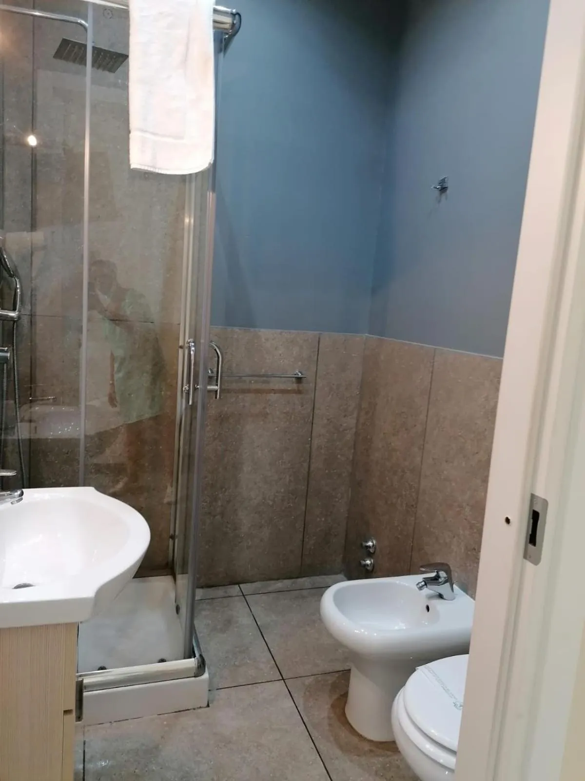 Shower in Amedeo Square