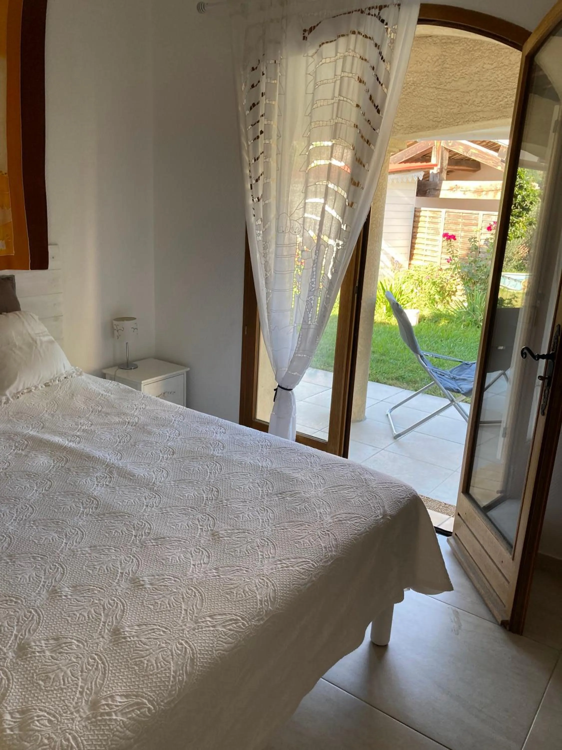 Bed in Bed & Breakfast Les LILLAS