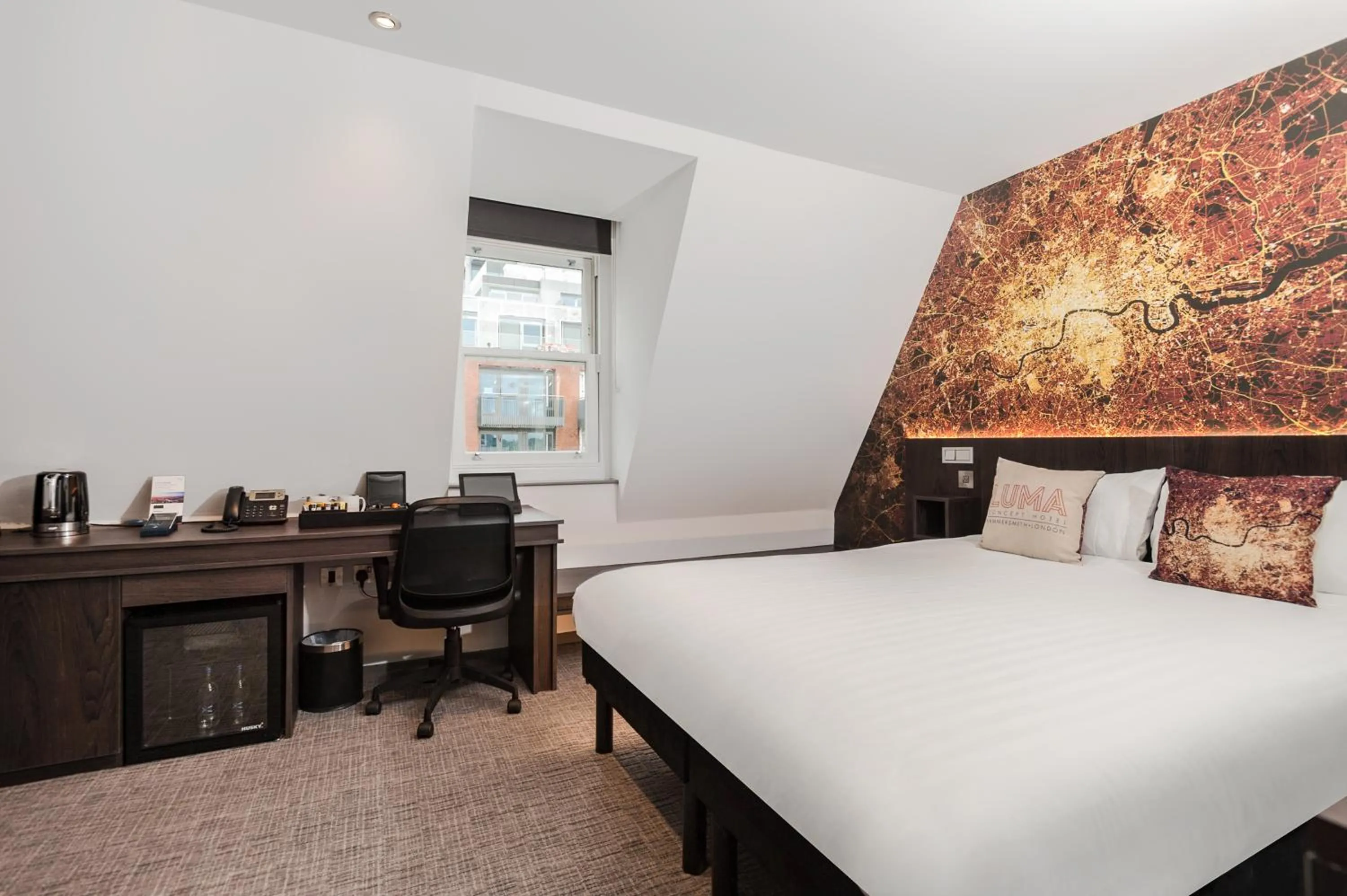 Coffee/tea facilities, Bed in Heeton Concept Hotel – Luma Hammersmith