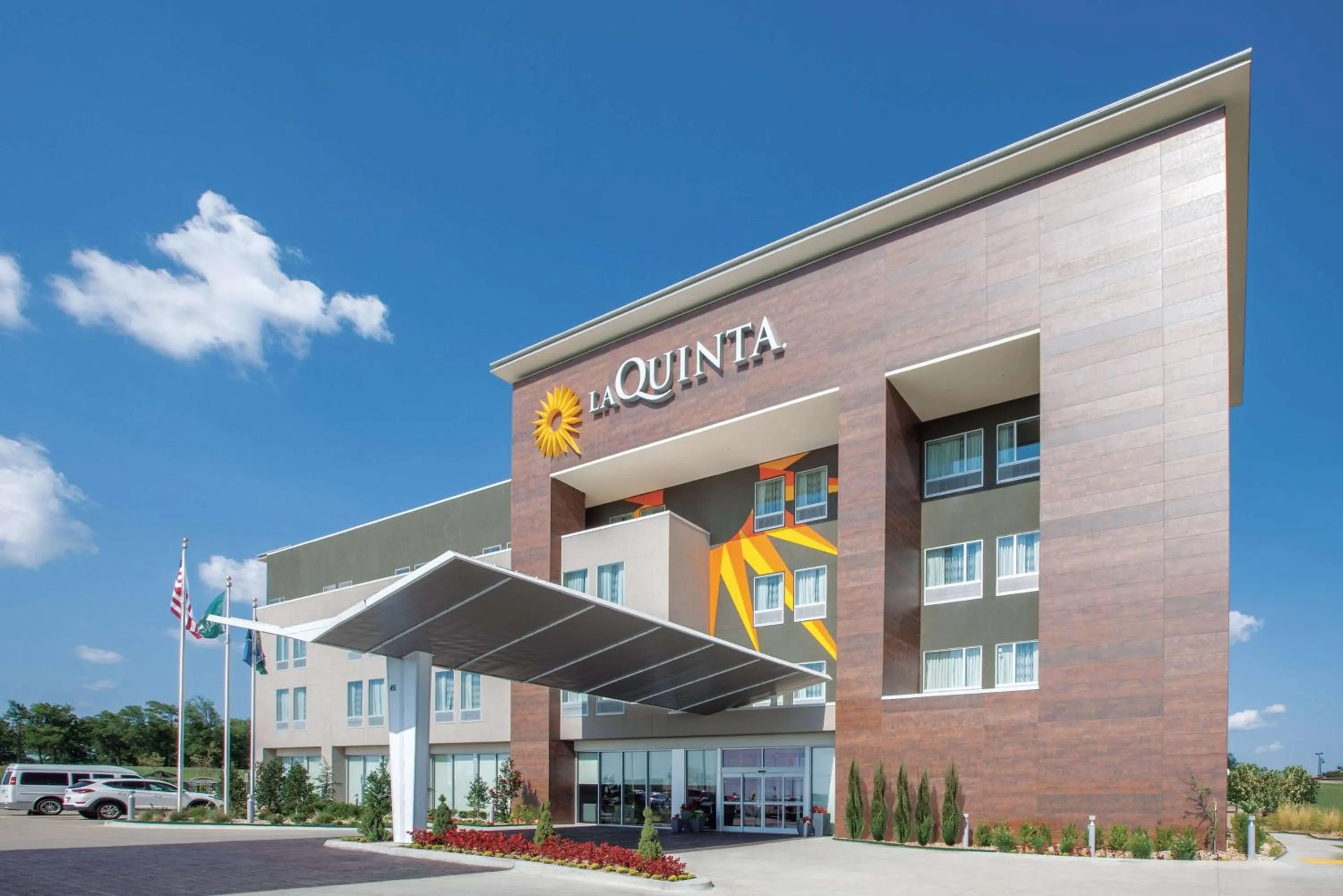 Property building in La Quinta by Wyndham Tulsa Broken Arrow