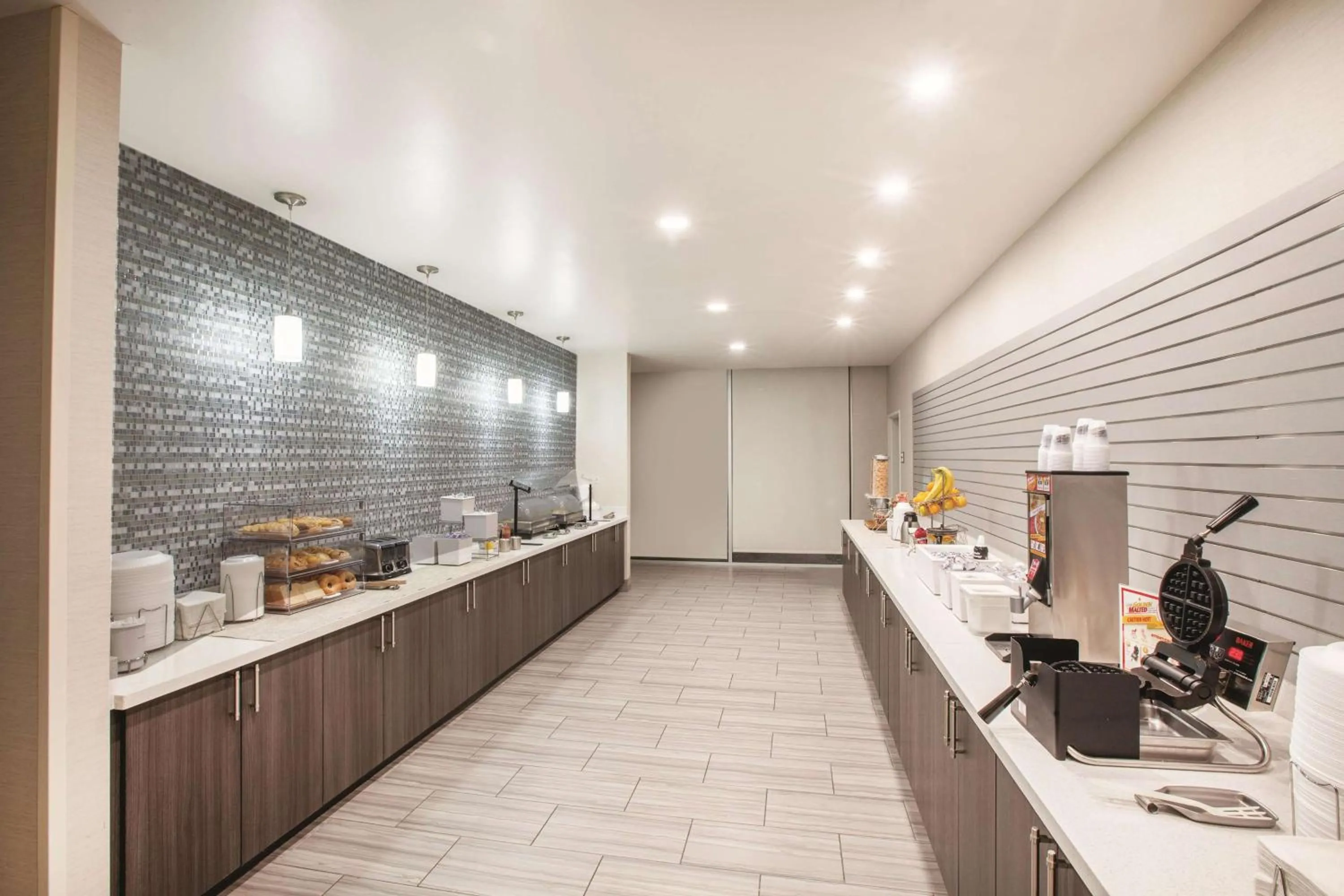 Restaurant/places to eat in La Quinta by Wyndham Tulsa Broken Arrow