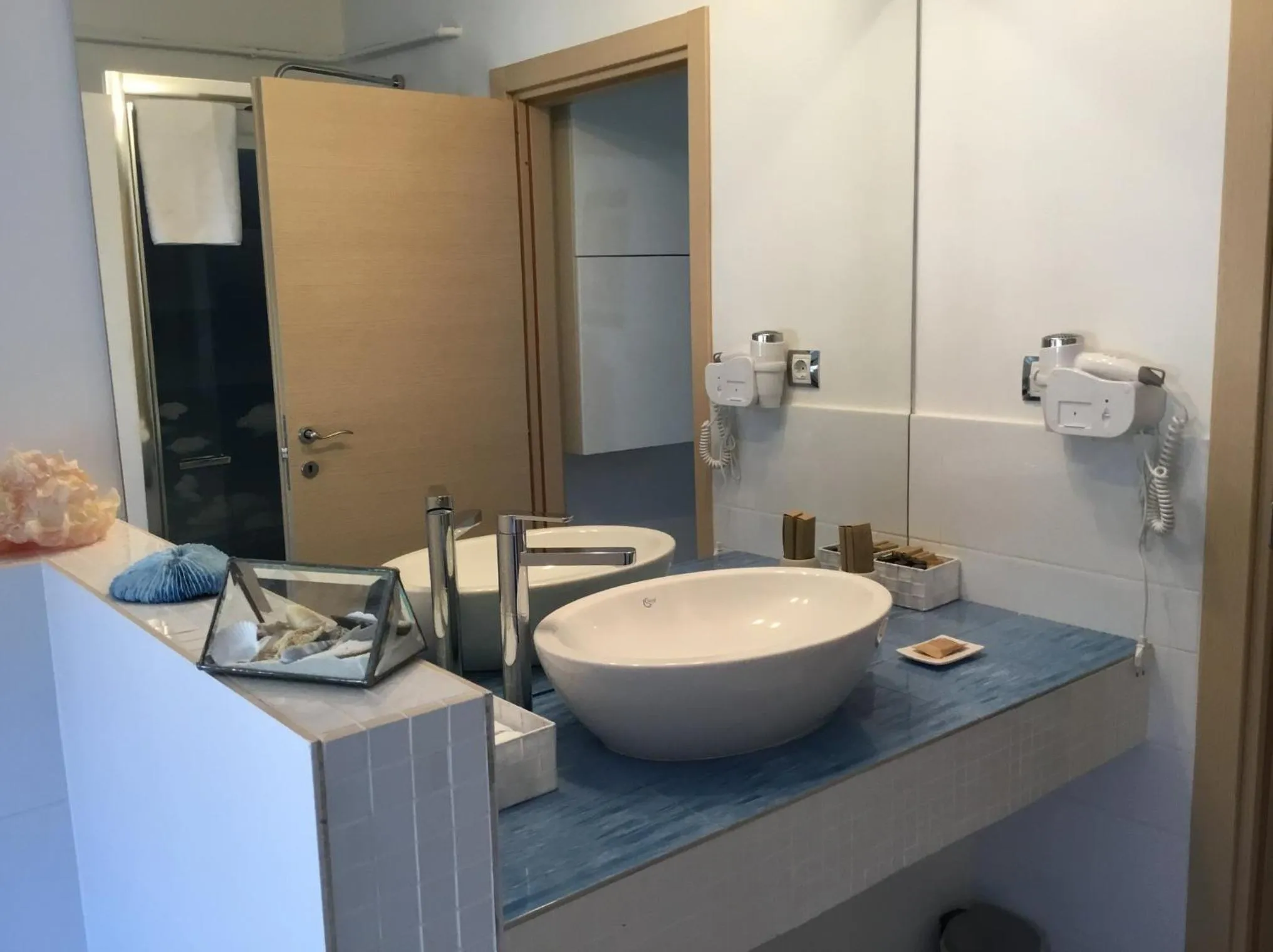 Bathroom in White Dream Suites