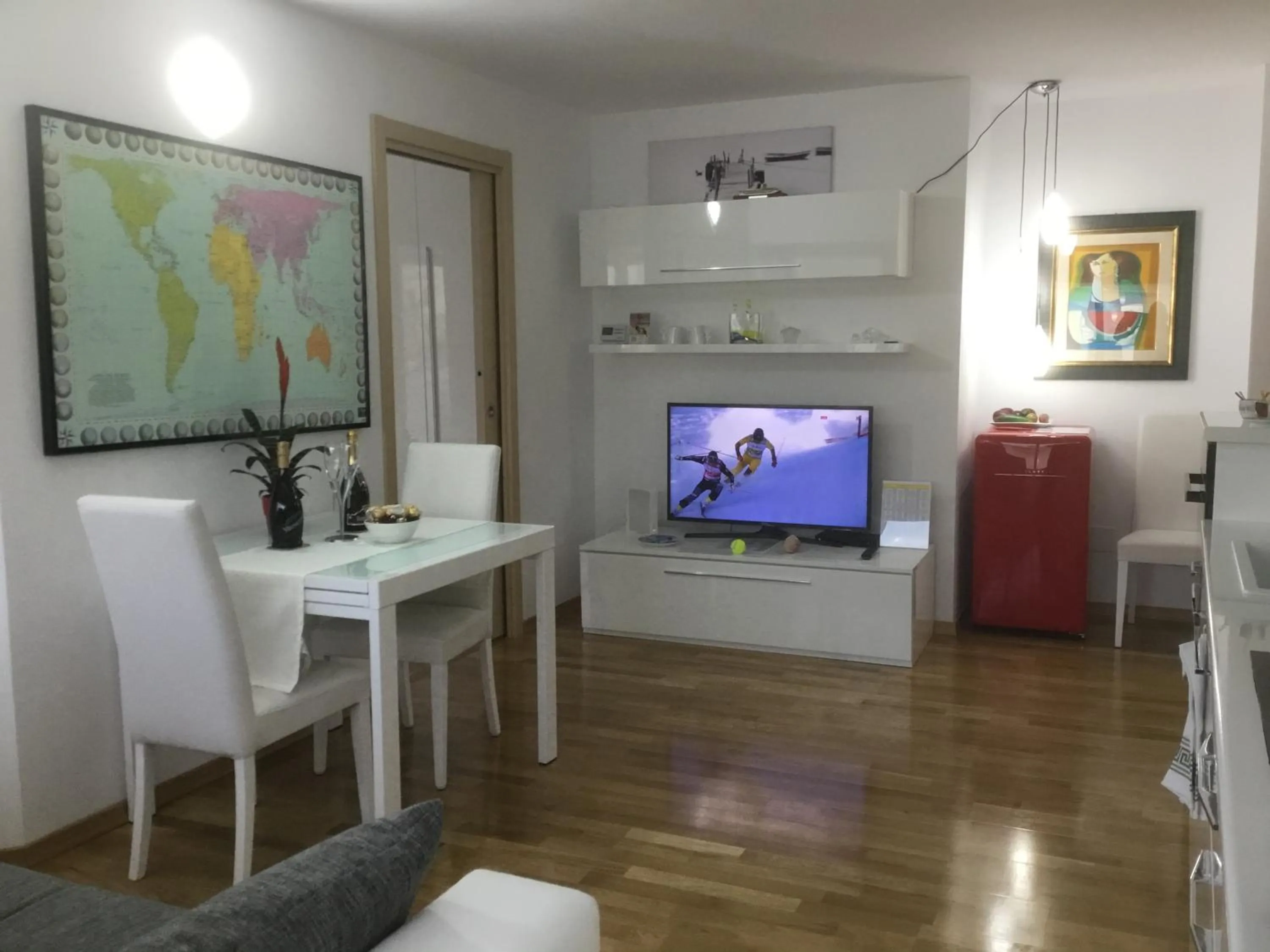 TV and multimedia in White Dream Suites