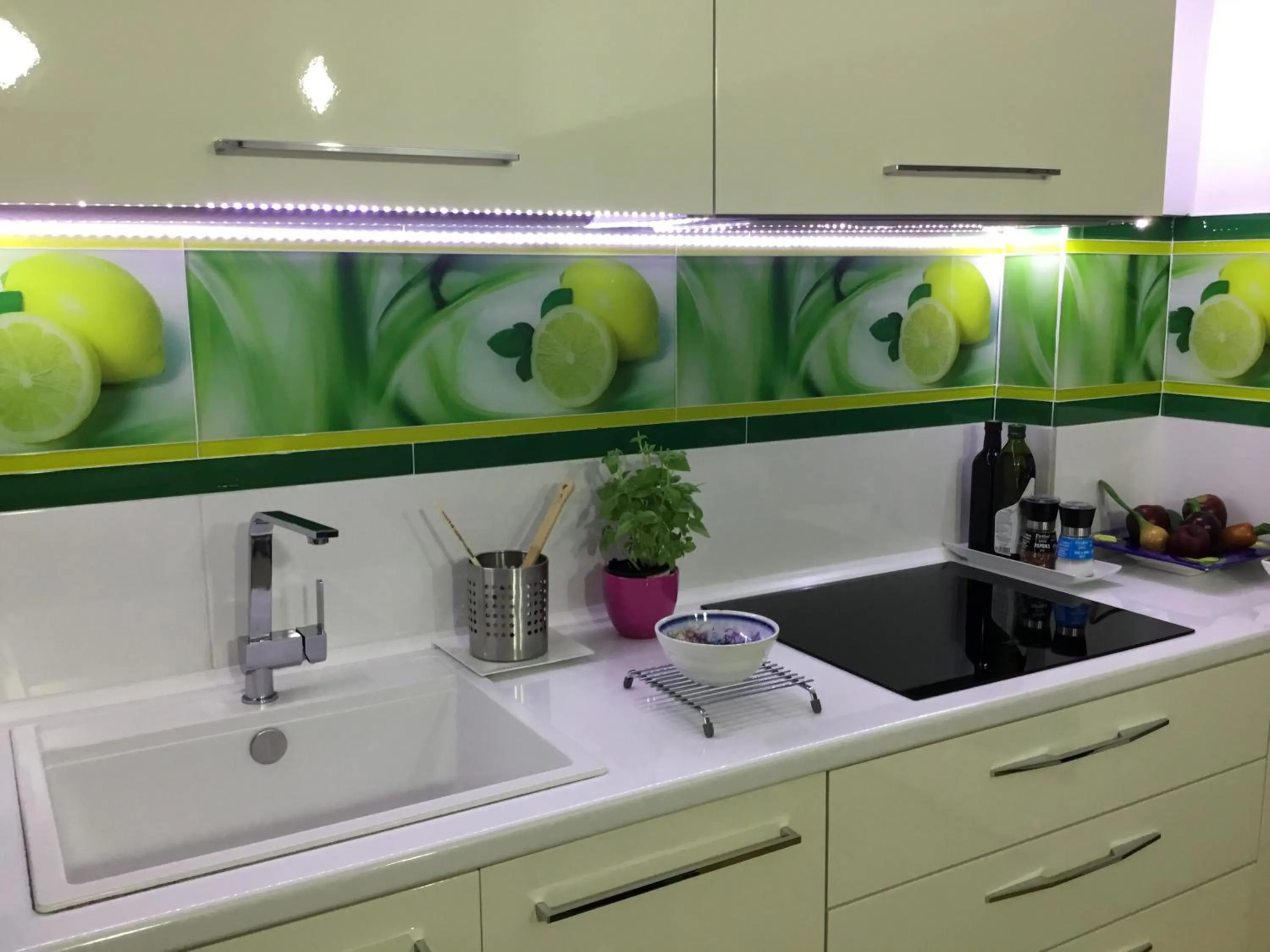 Kitchen or kitchenette in White Dream Suites