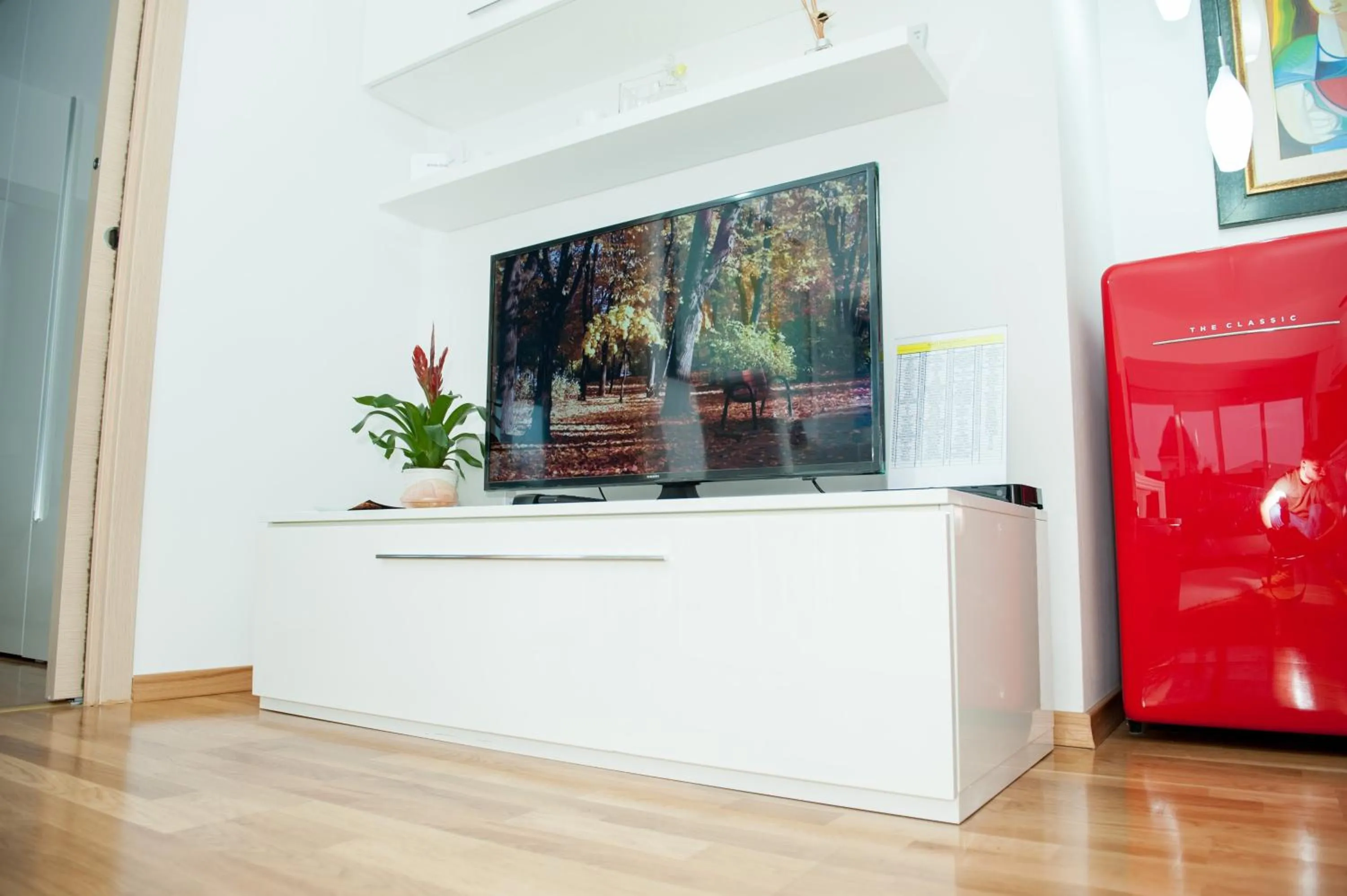 TV and multimedia in White Dream Suites