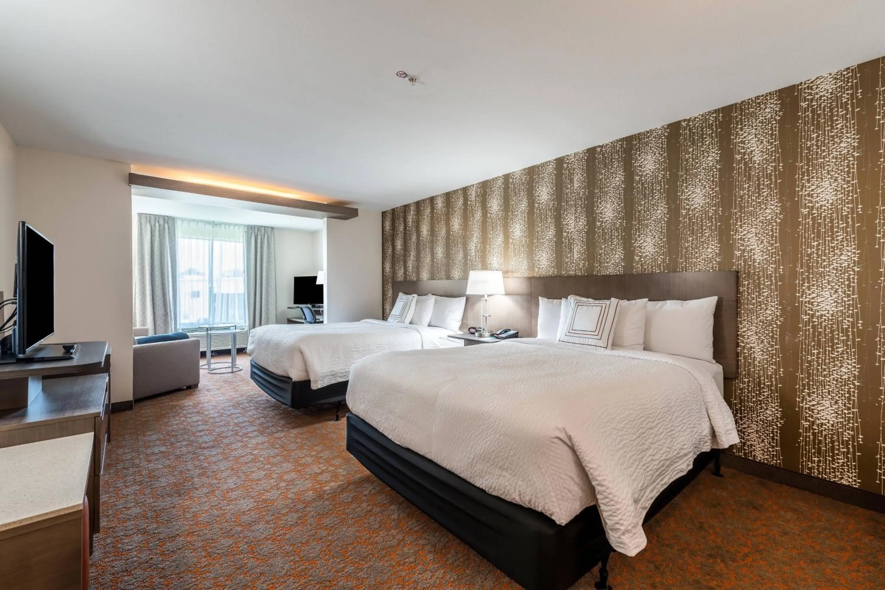 Photo of the whole room, Bed in Fairfield Inn & Suites by Marriott St. Joseph Stevensville