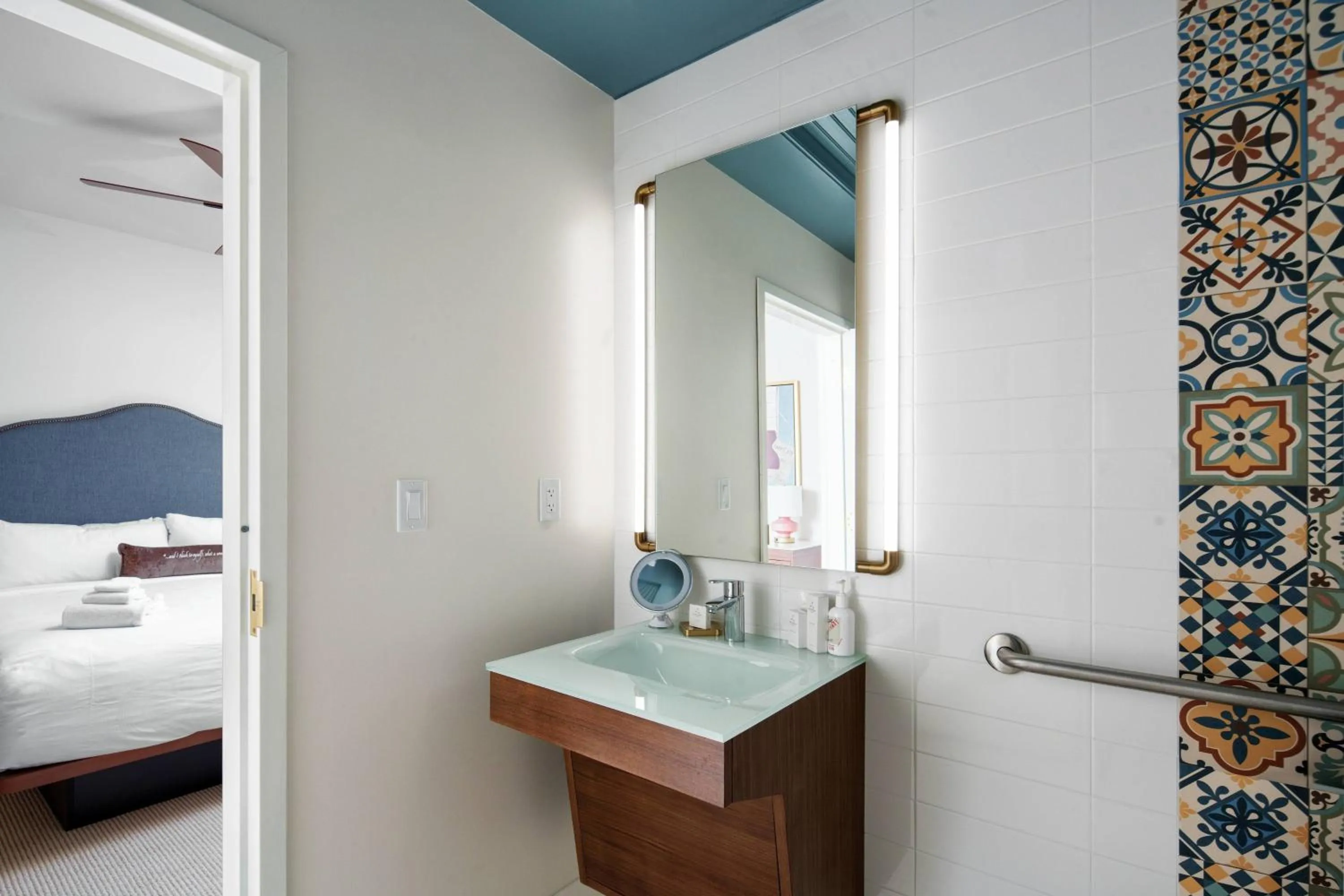 Bathroom, Bed in Fenway Hotel, Autograph Collection