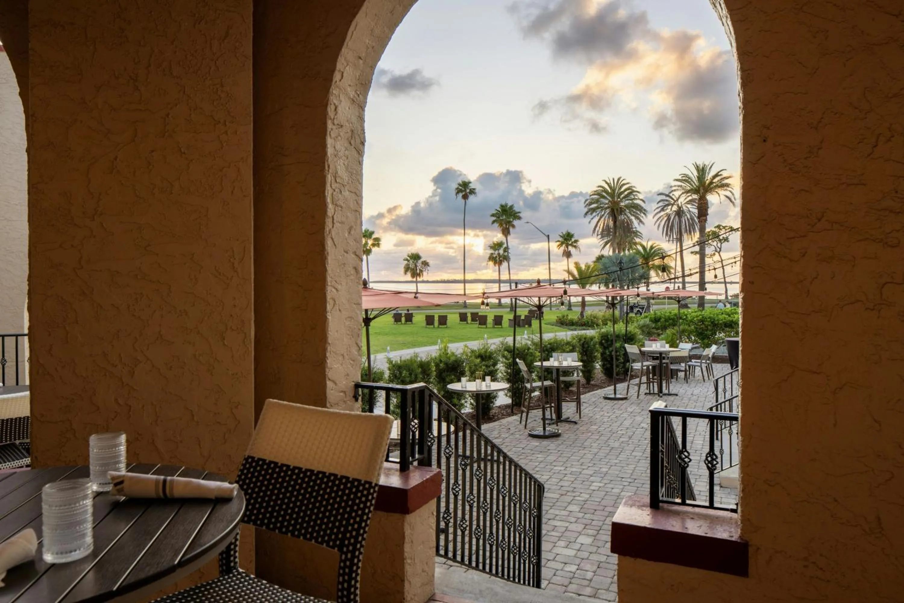 Restaurant/places to eat in Fenway Hotel, Autograph Collection