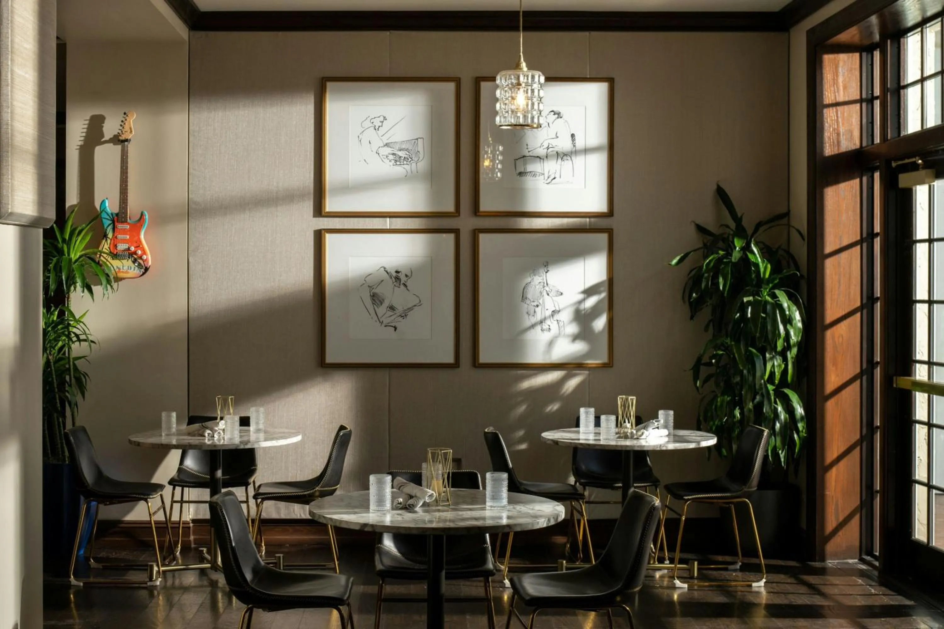 Restaurant/places to eat in Fenway Hotel, Autograph Collection