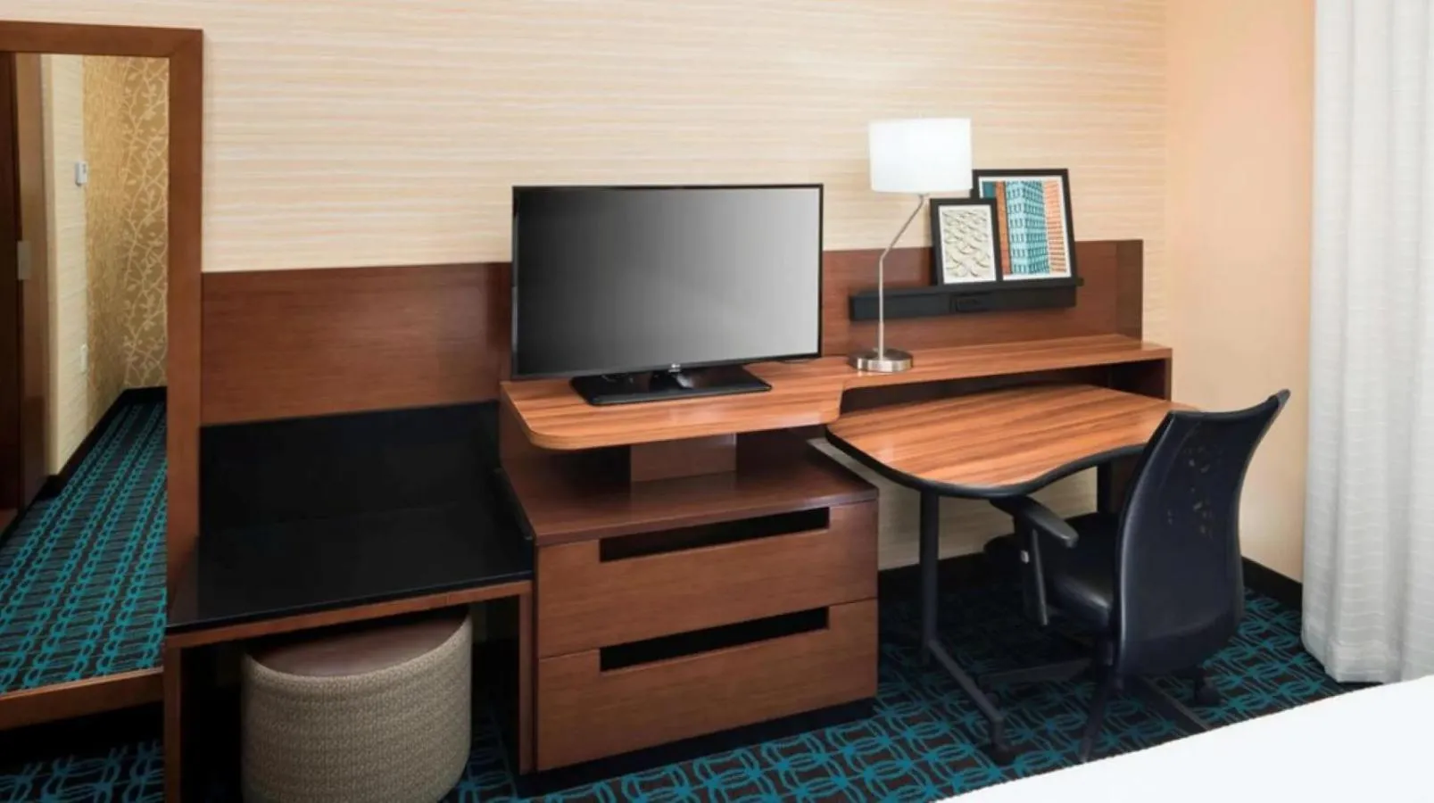 TV and multimedia in Fairfield Inn & Suites by Marriott San Diego North/San Marcos