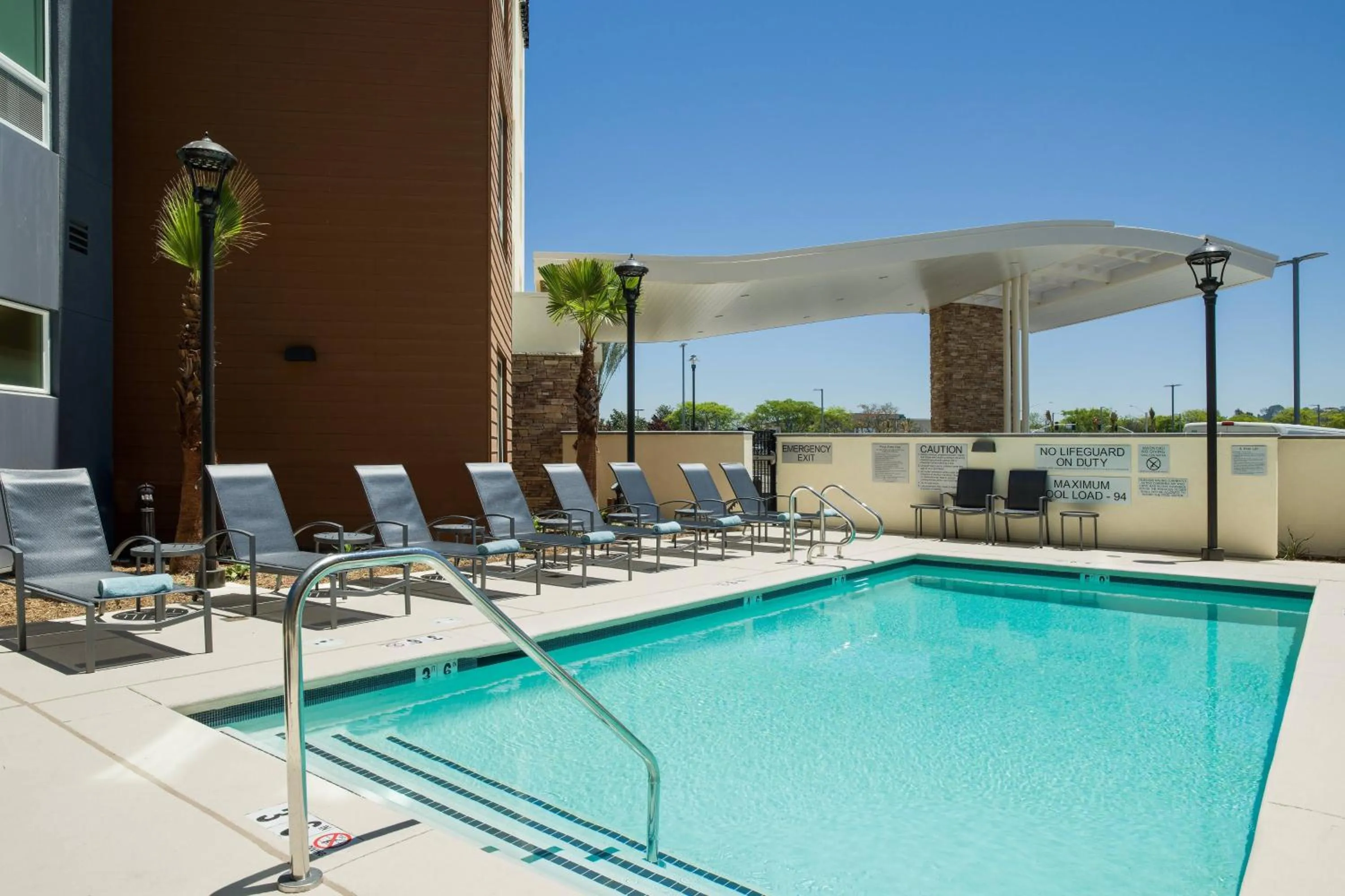 Swimming pool in Fairfield Inn & Suites by Marriott San Diego North/San Marcos