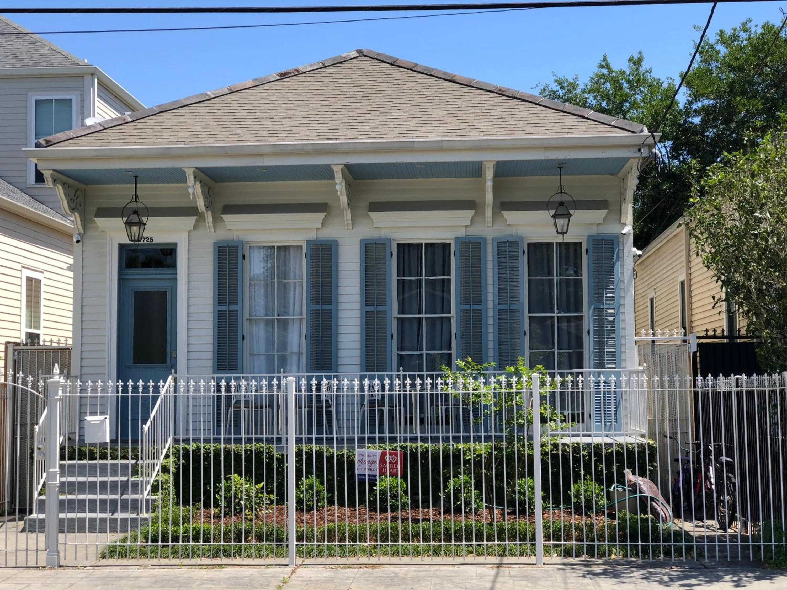Facade/entrance in Creole Cottage Uptown