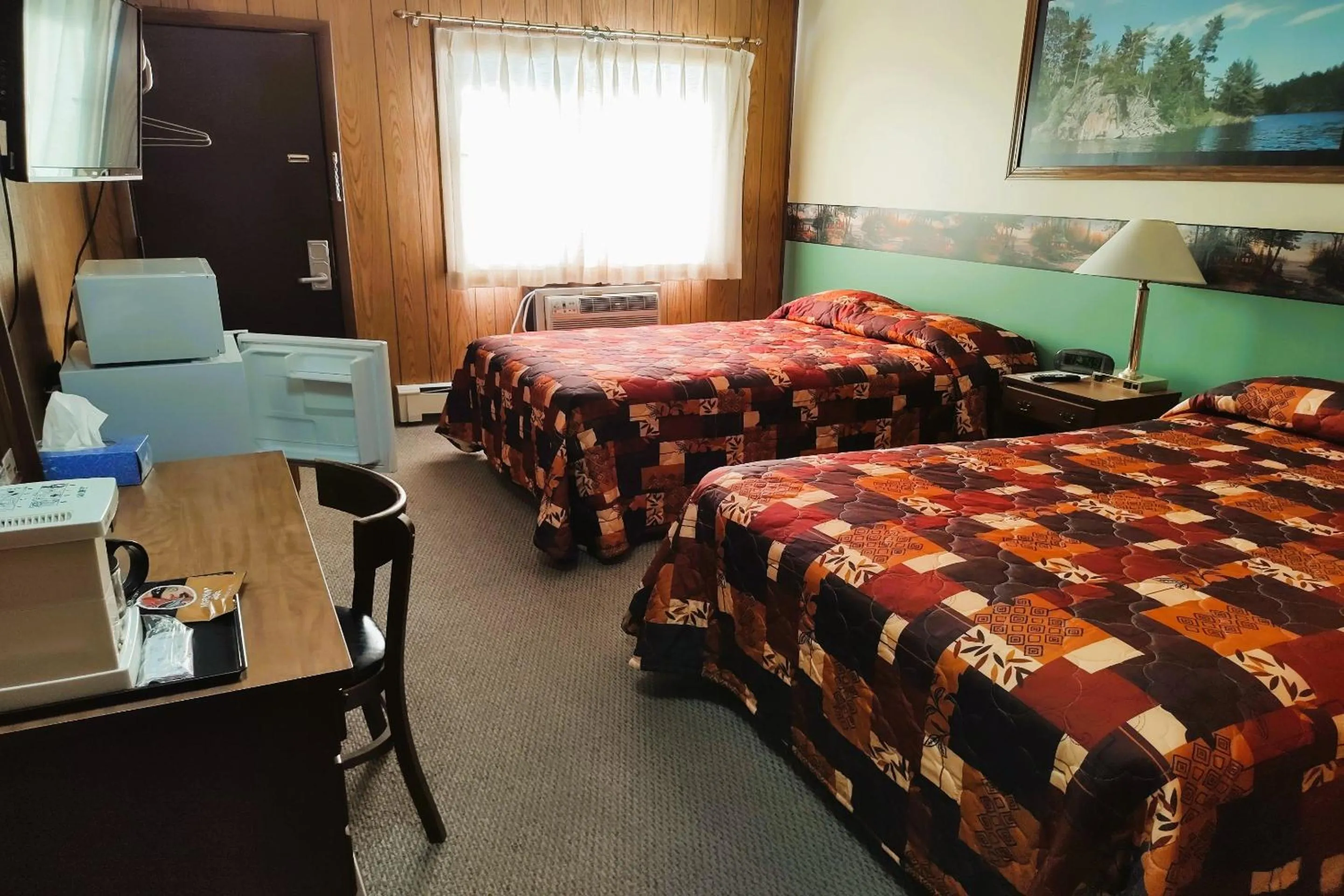 Bedroom, Bed in Love Hotels Voyageur by OYO at International Falls MN