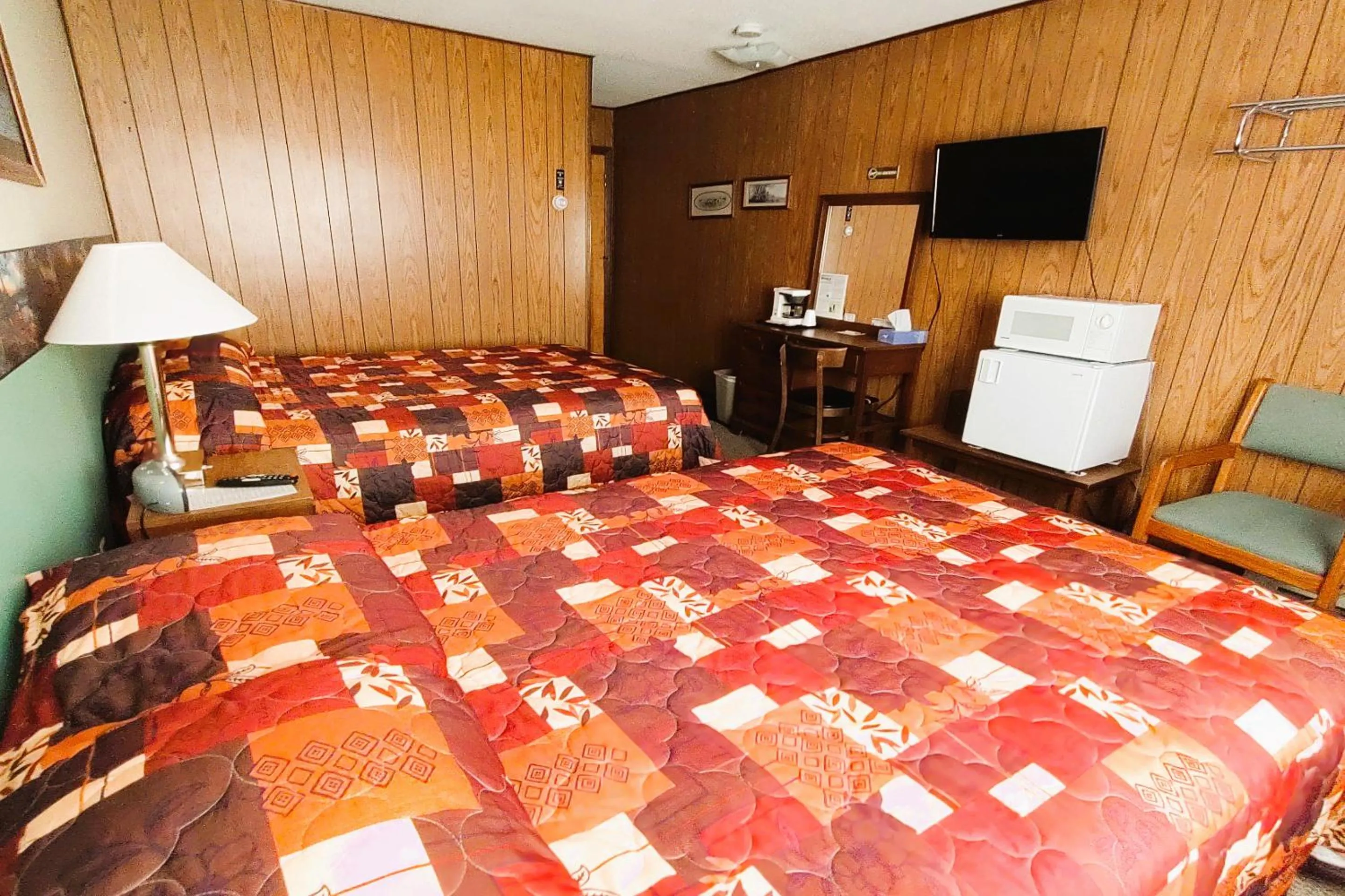 Bedroom, Bed in Love Hotels Voyageur by OYO at International Falls MN