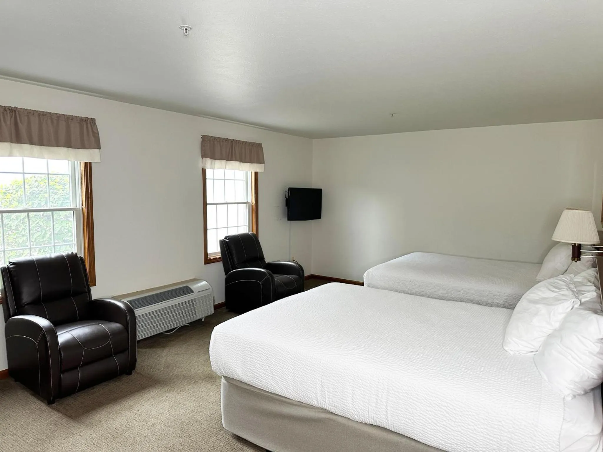 Bed in Farmstead Inn and Conference Center