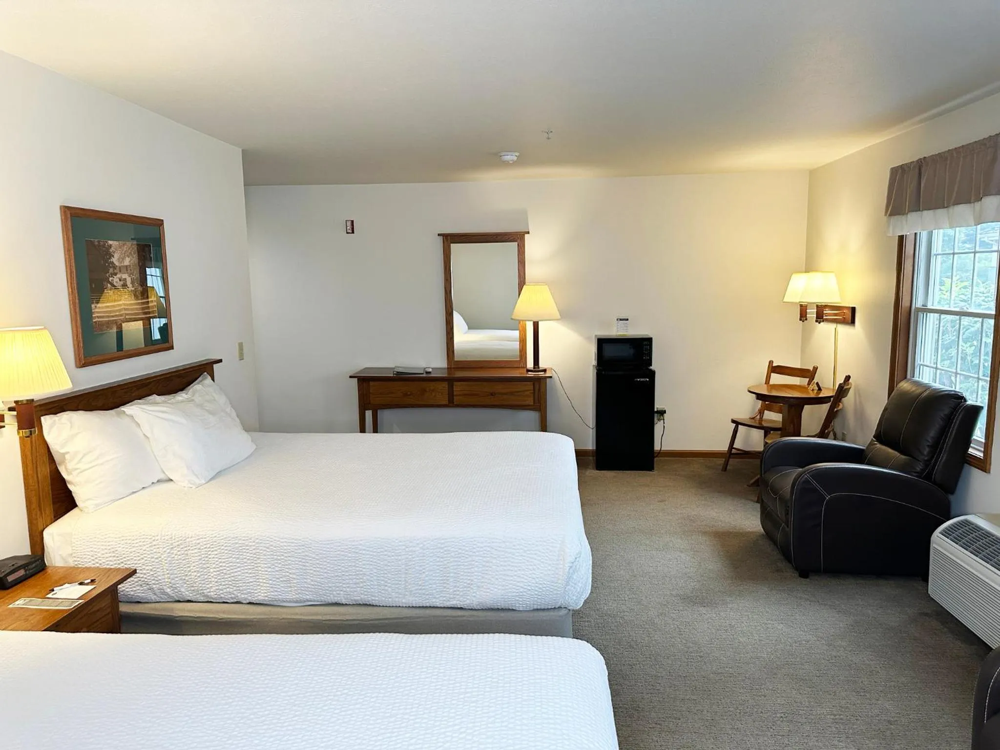 Bed in Farmstead Inn and Conference Center