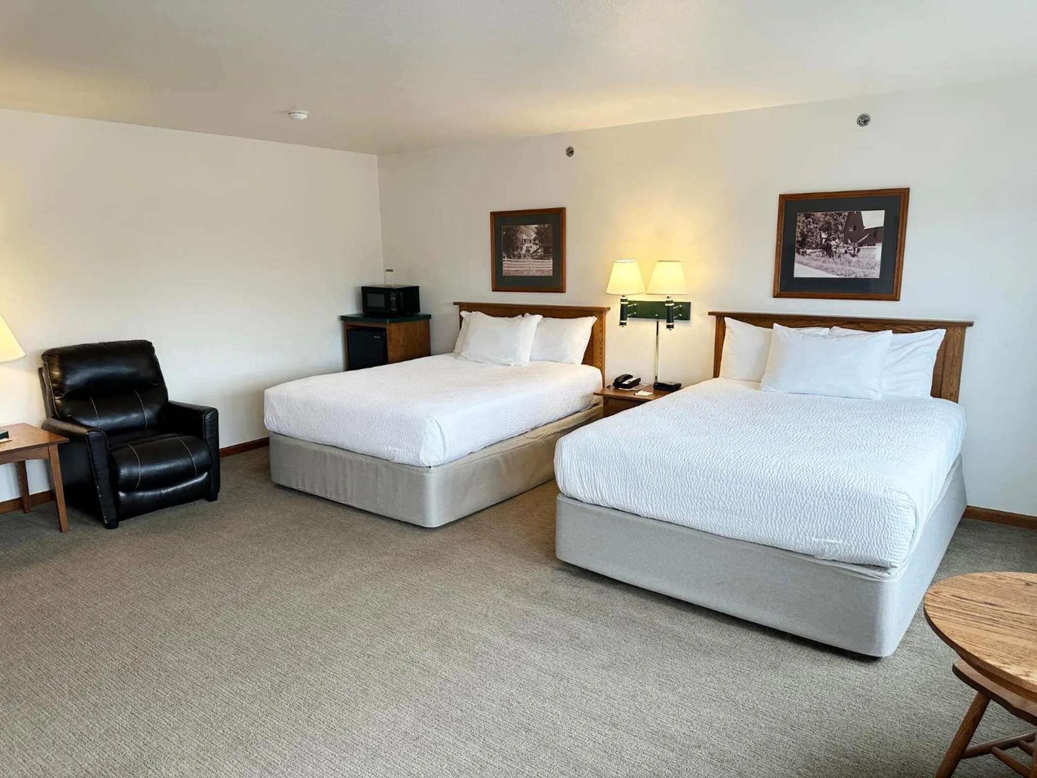 Bed in Farmstead Inn and Conference Center