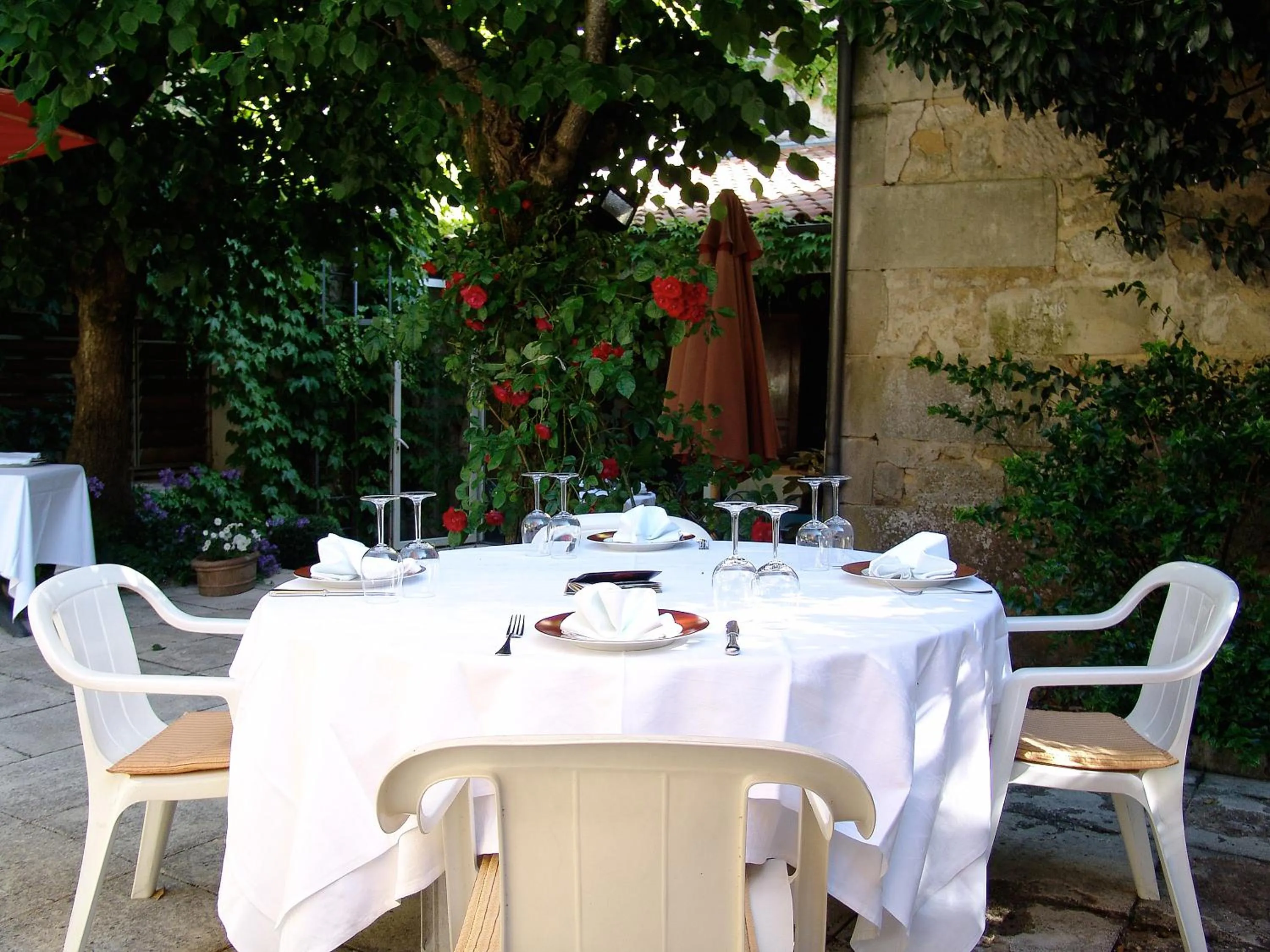 Patio in Hotel de Bordeaux