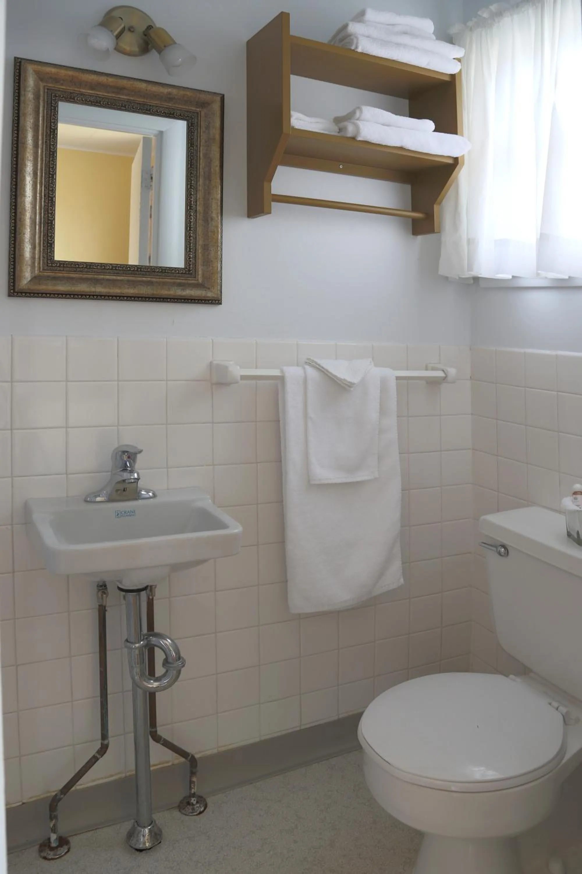 Toilet in Motel Bellevue