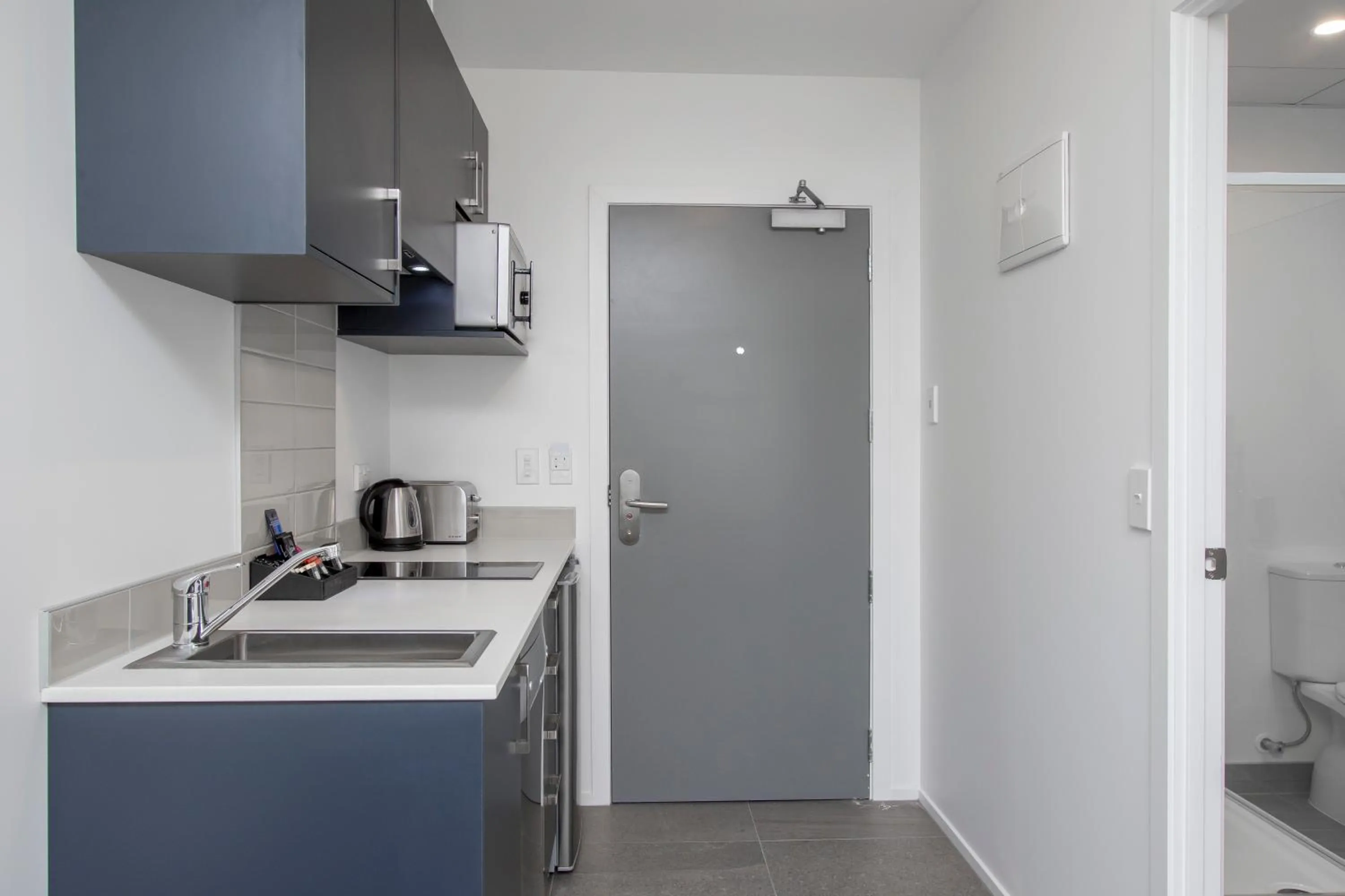 Coffee/tea facilities in Ramada Suites by Wyndham Albany