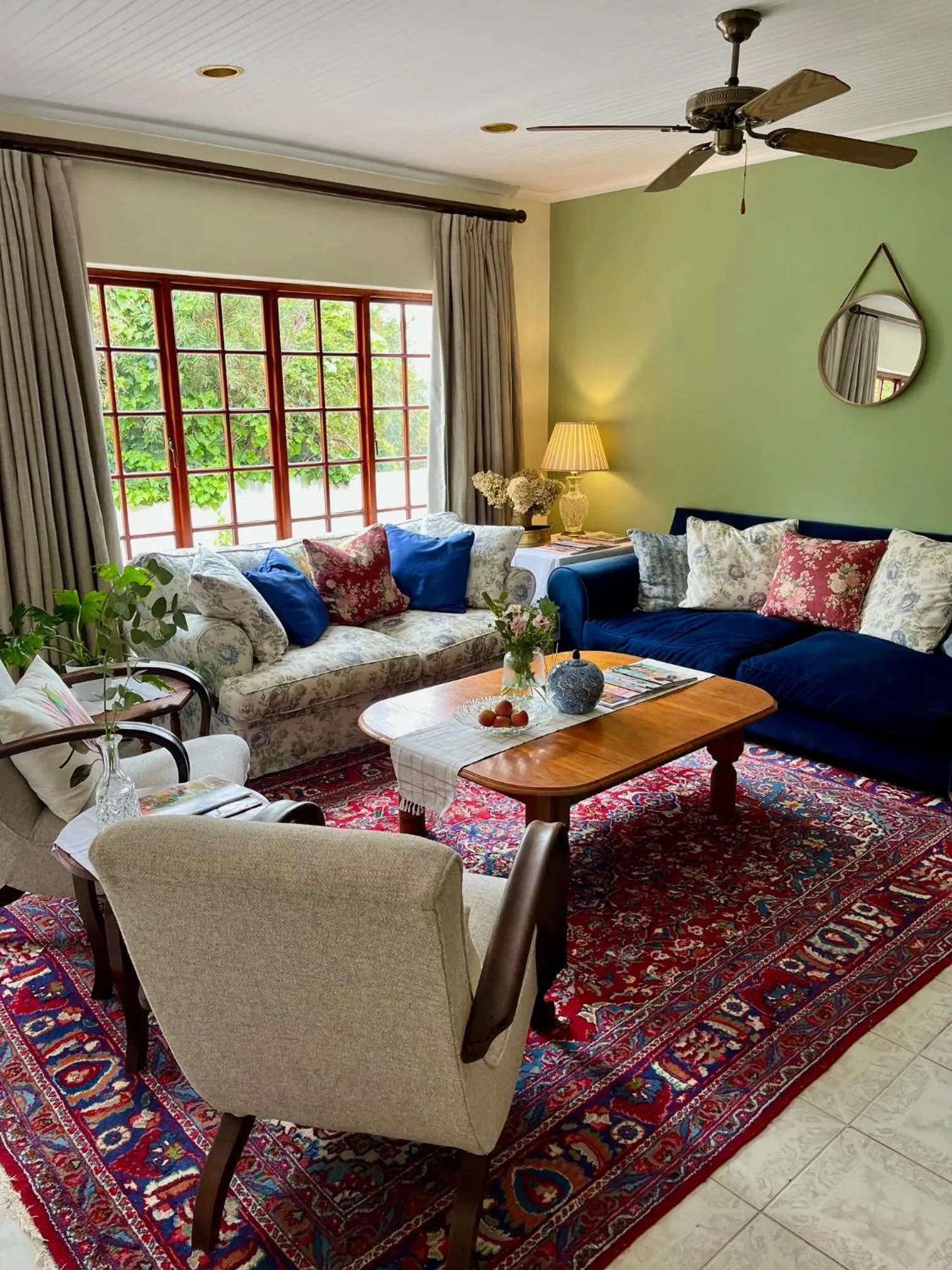 Communal lounge/ TV room in Boutique Villa Guesthouse