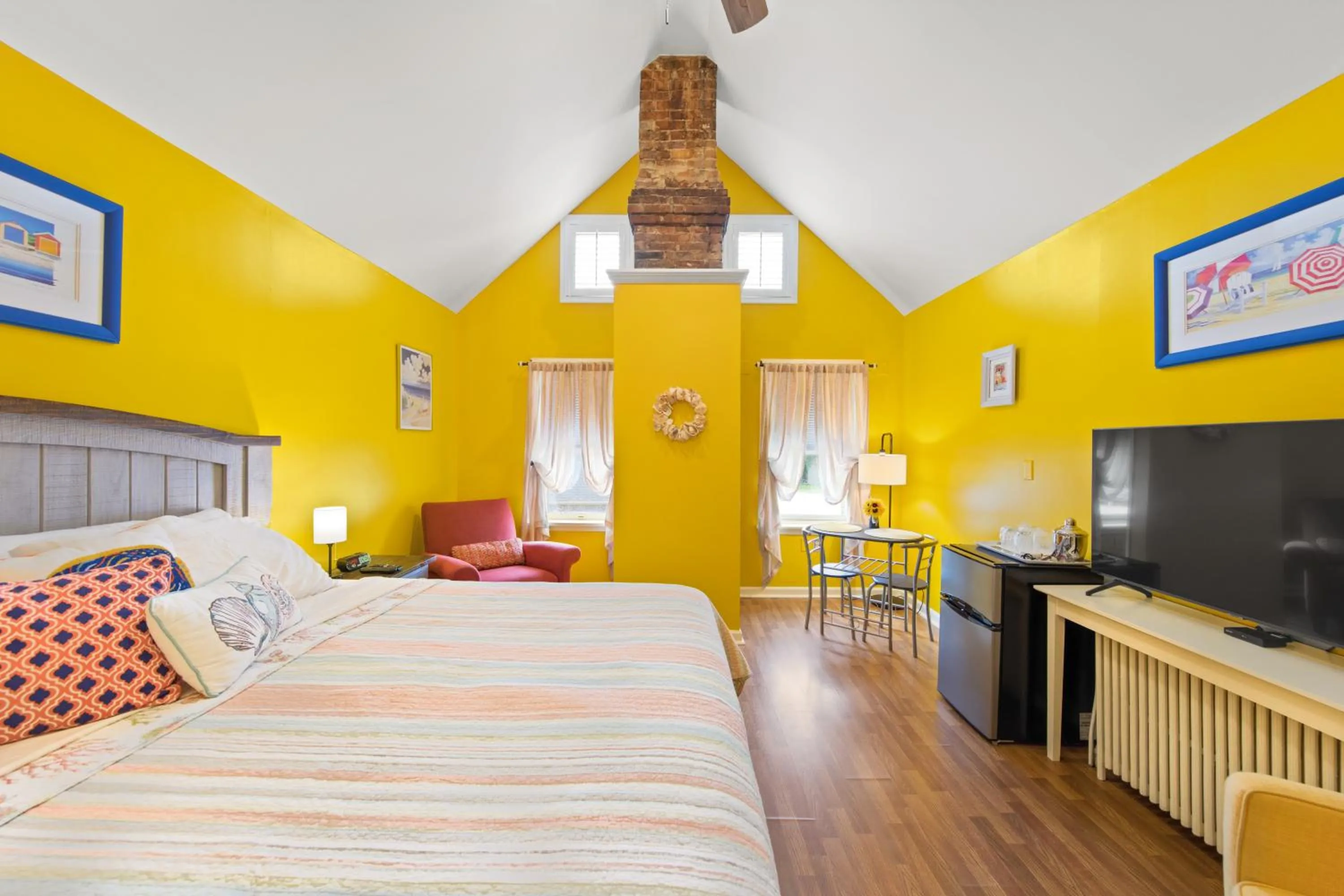 Property building, Bed in The Homestead B&B