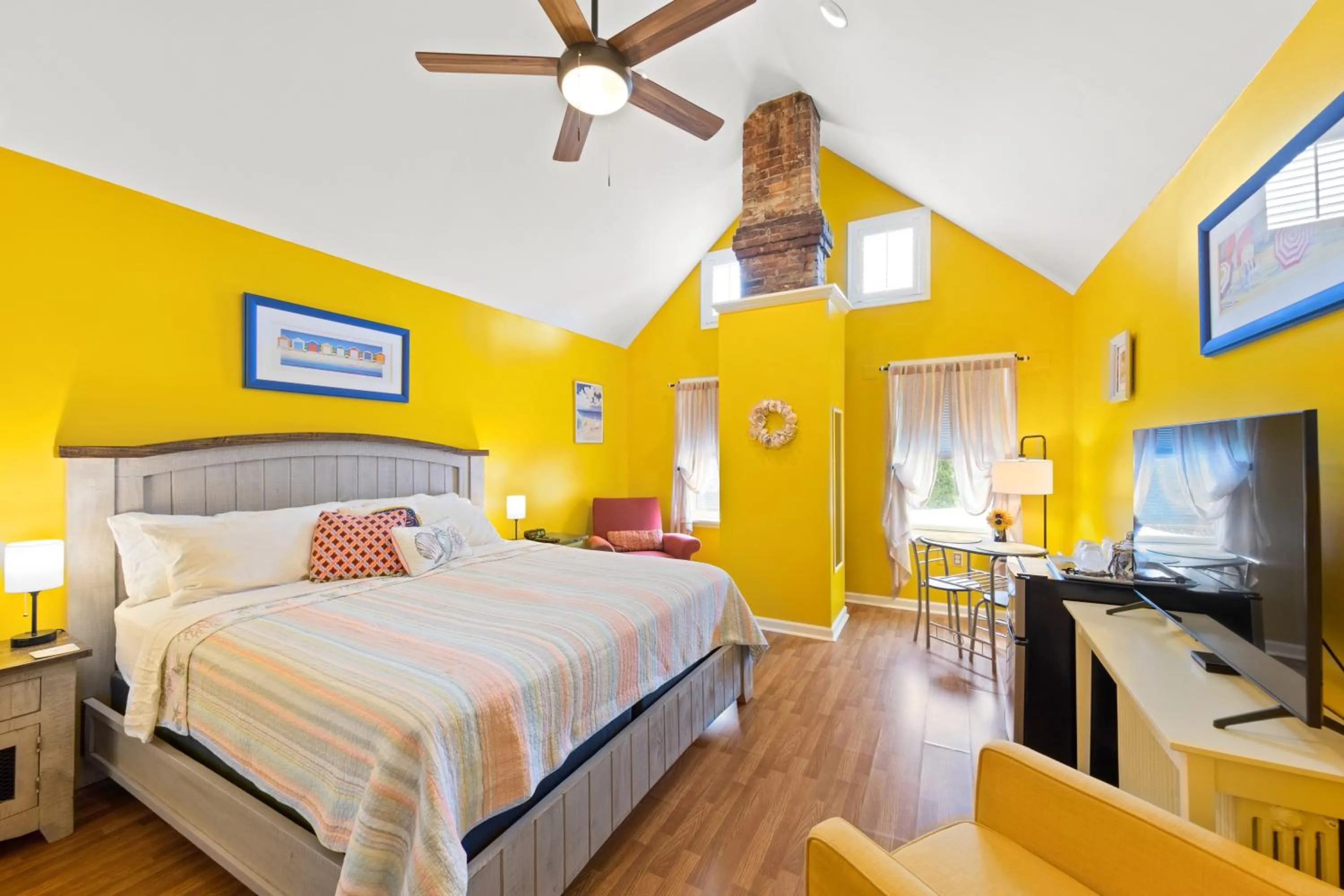 Property building, Bed in The Homestead B&B