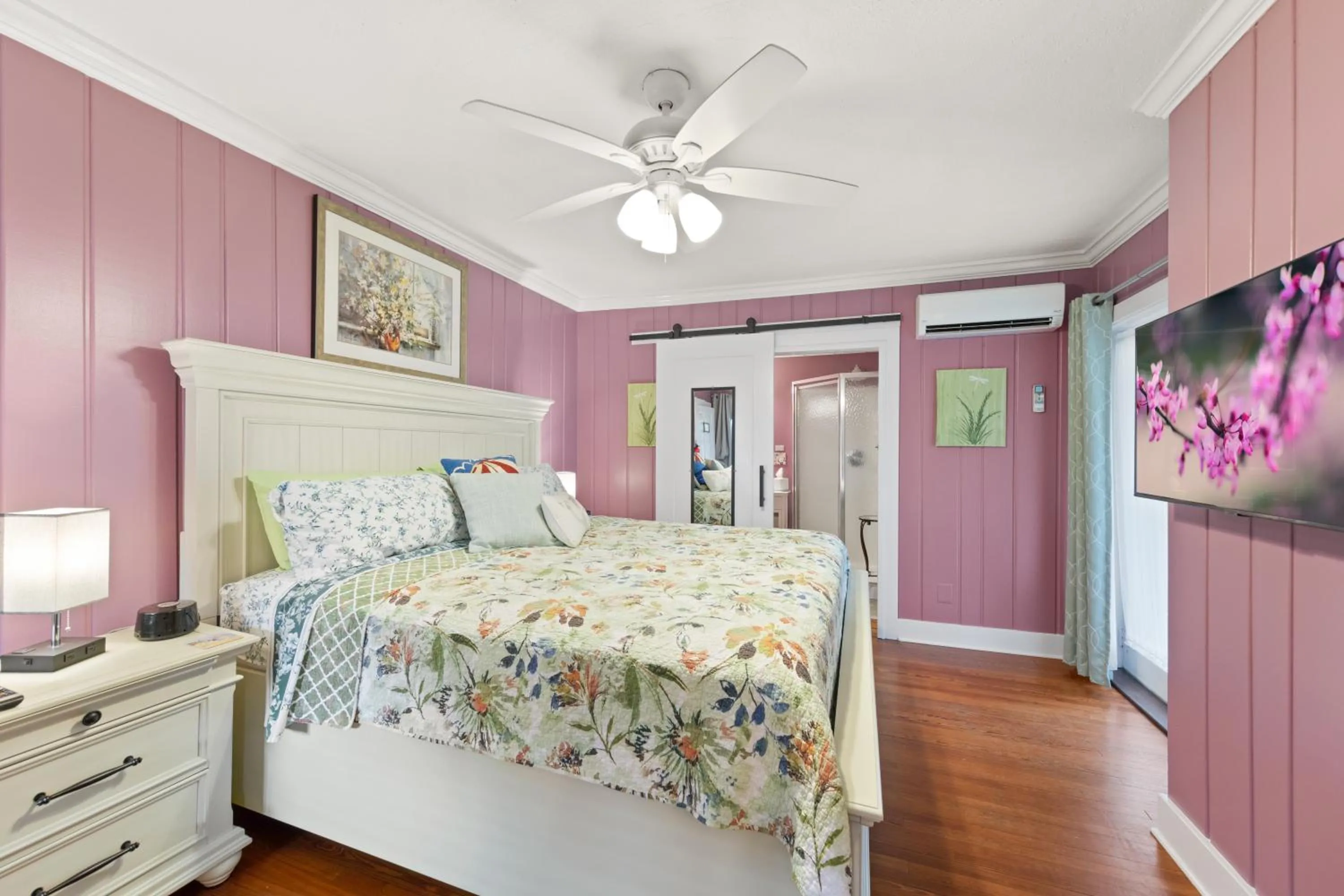 Property building, Bed in The Homestead B&B