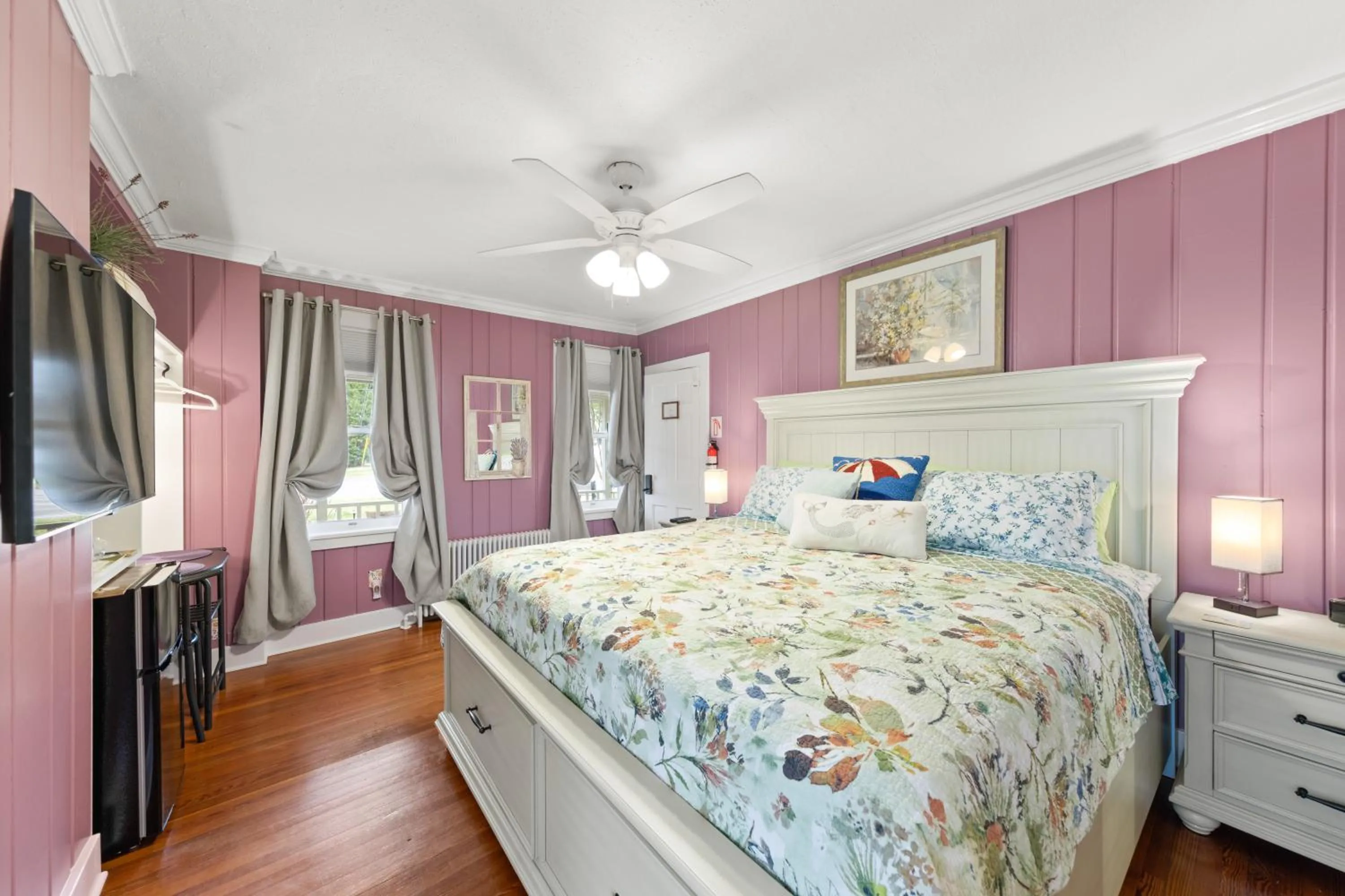 Property building, Bed in The Homestead B&B