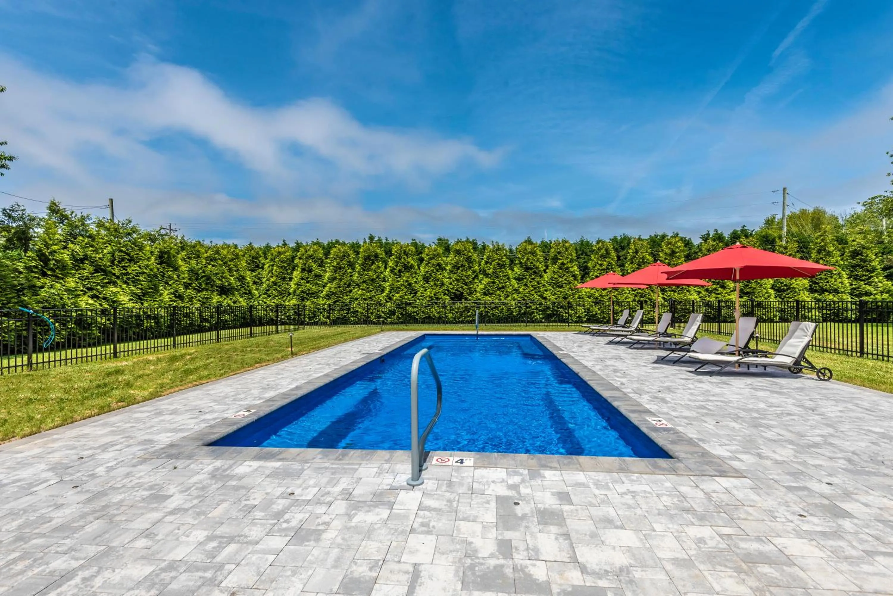 Swimming pool in The Homestead B&B