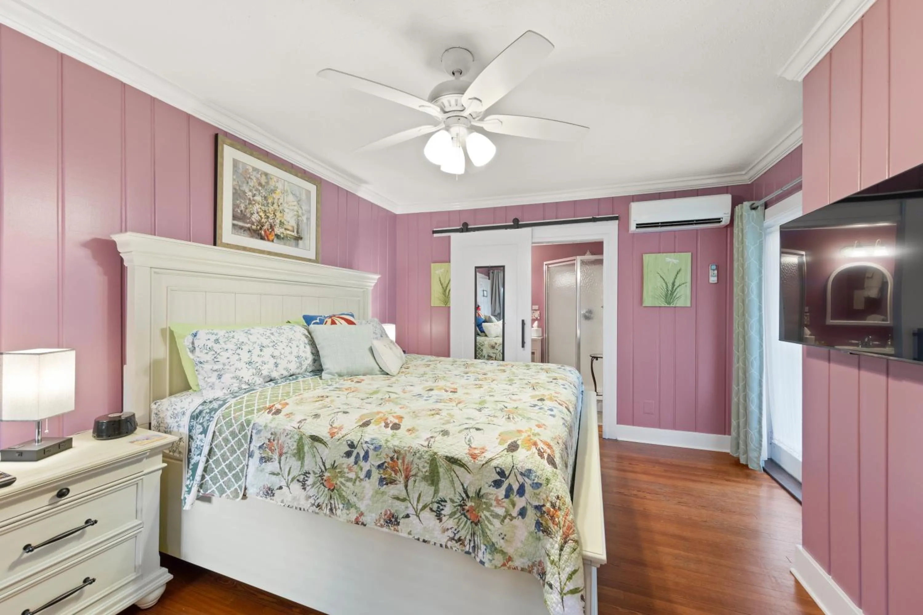 Property building, Bed in The Homestead B&B