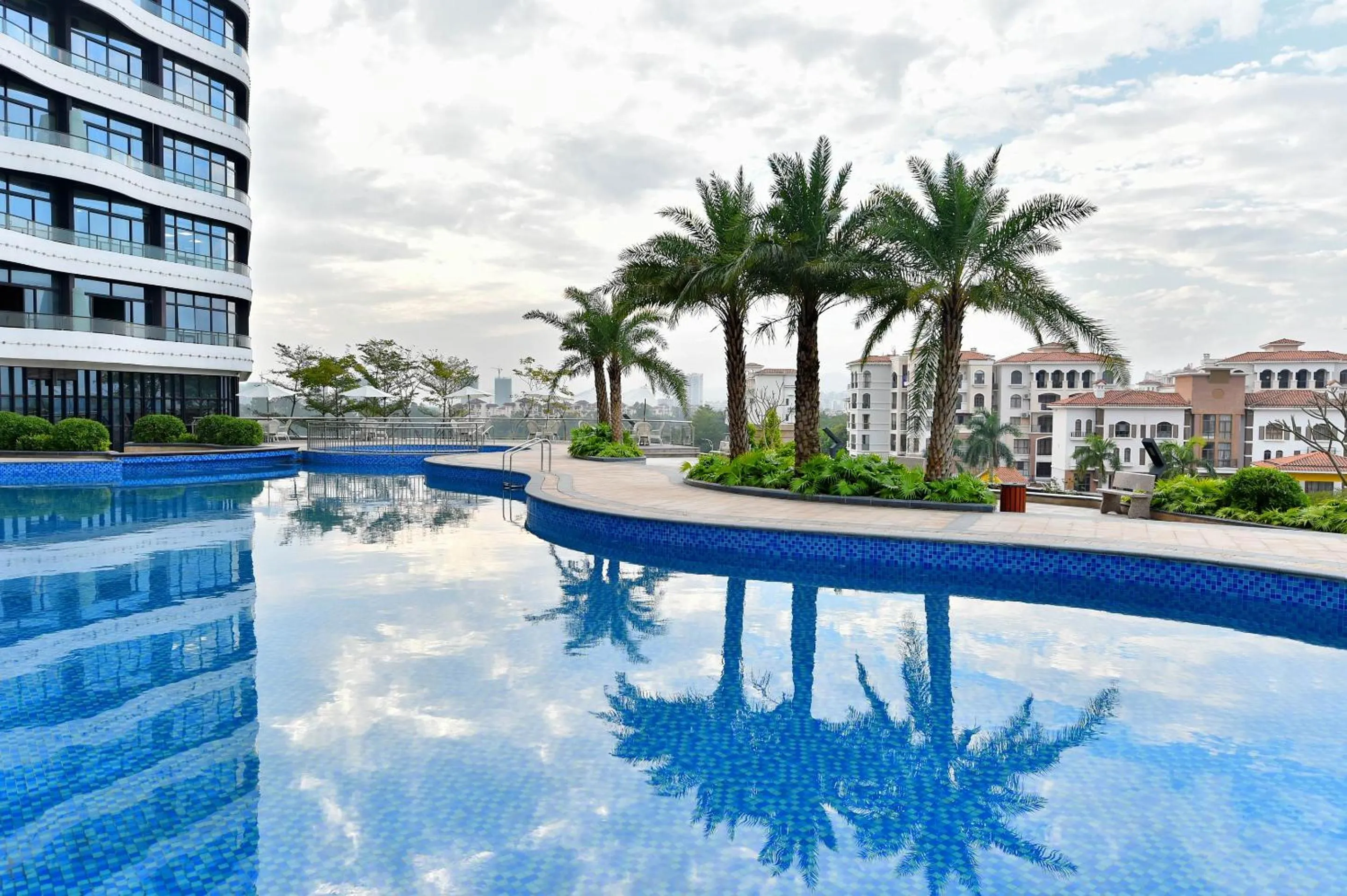 Swimming pool in Grand Skylight International Hotel Huizhou