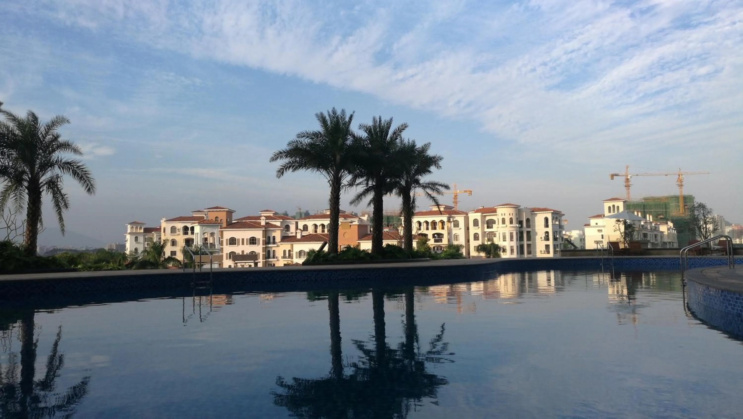 Swimming pool in Grand Skylight International Hotel Huizhou