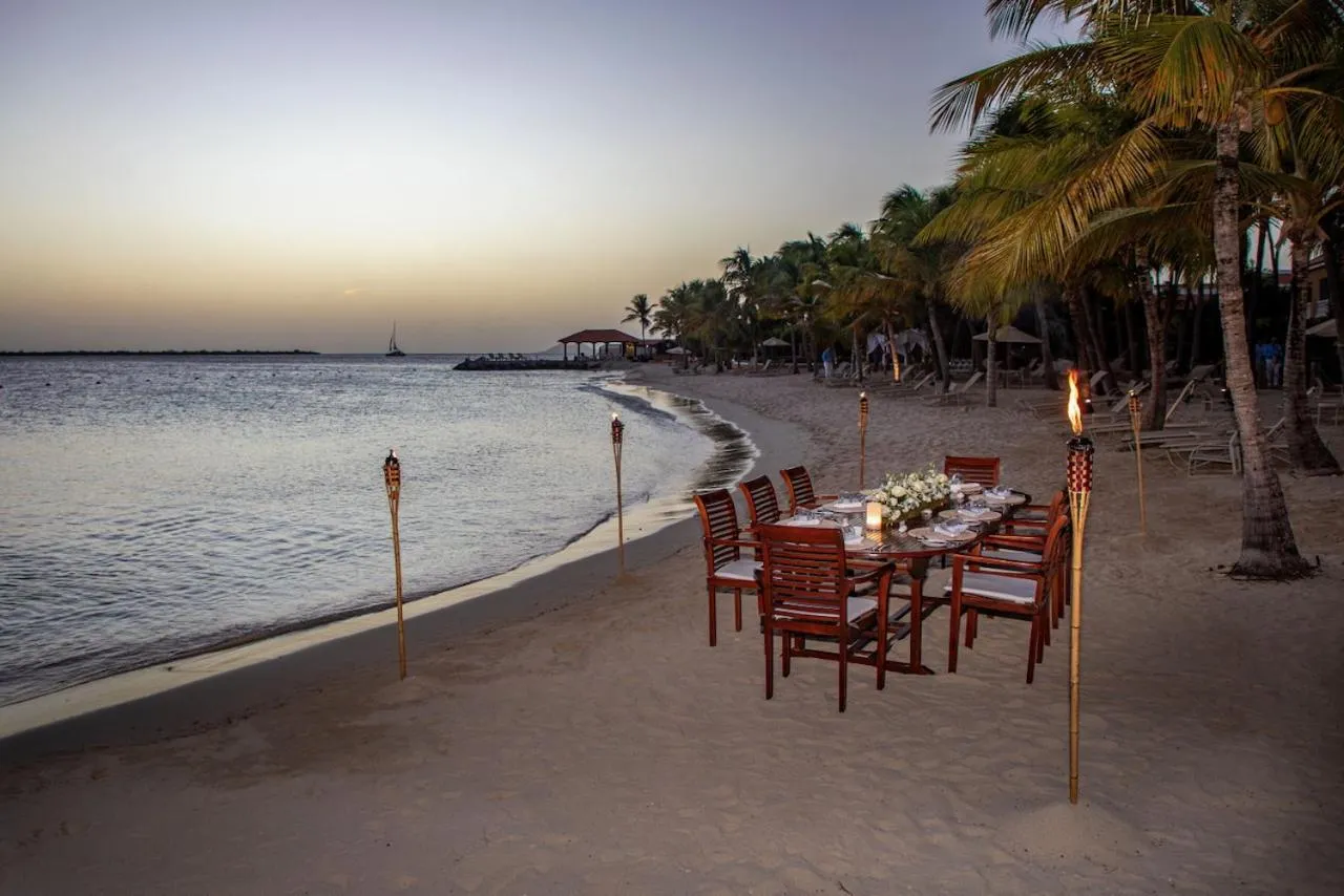 Diving in Harbour Village Beach Club