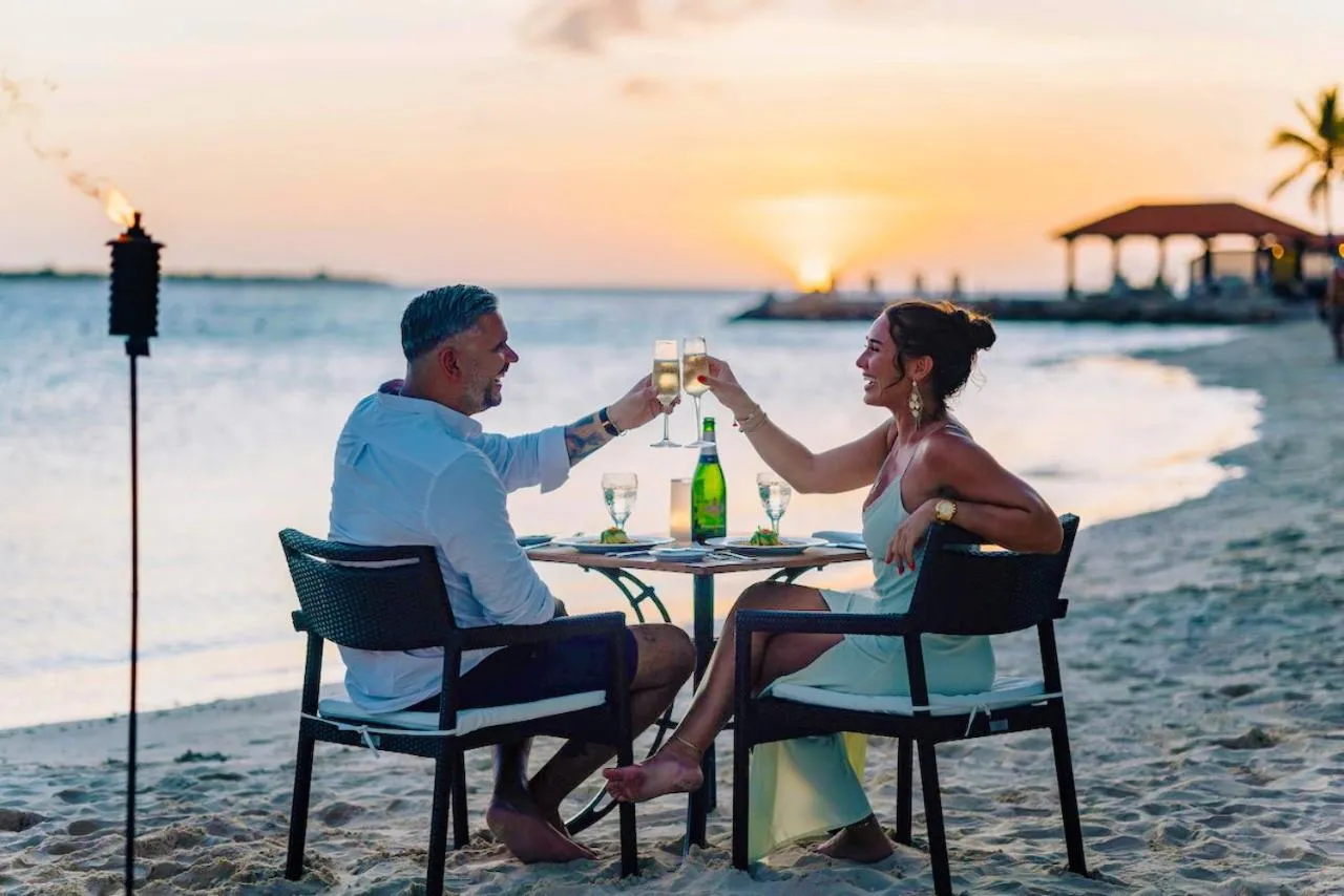 Dining area in Harbour Village Beach Club