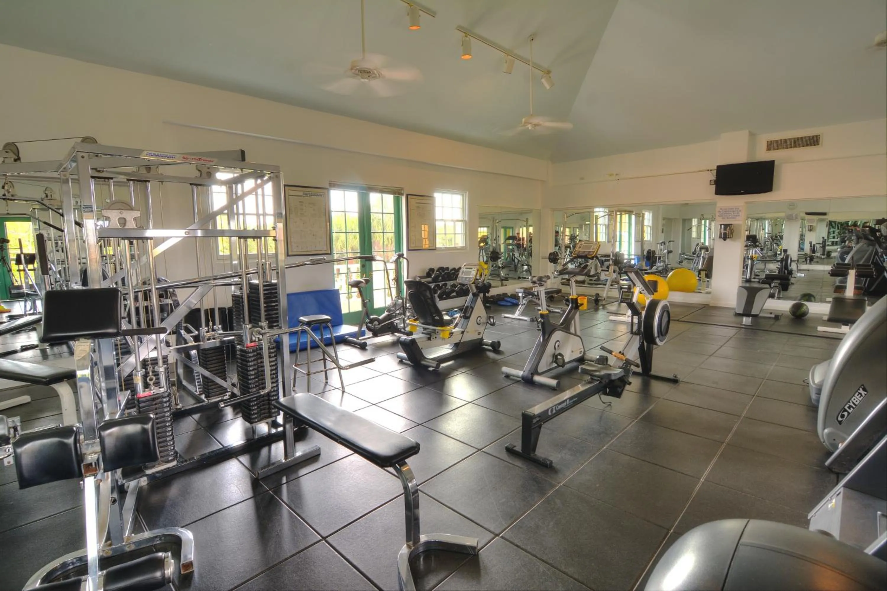 Fitness centre/facilities in Harbour Village Beach Club