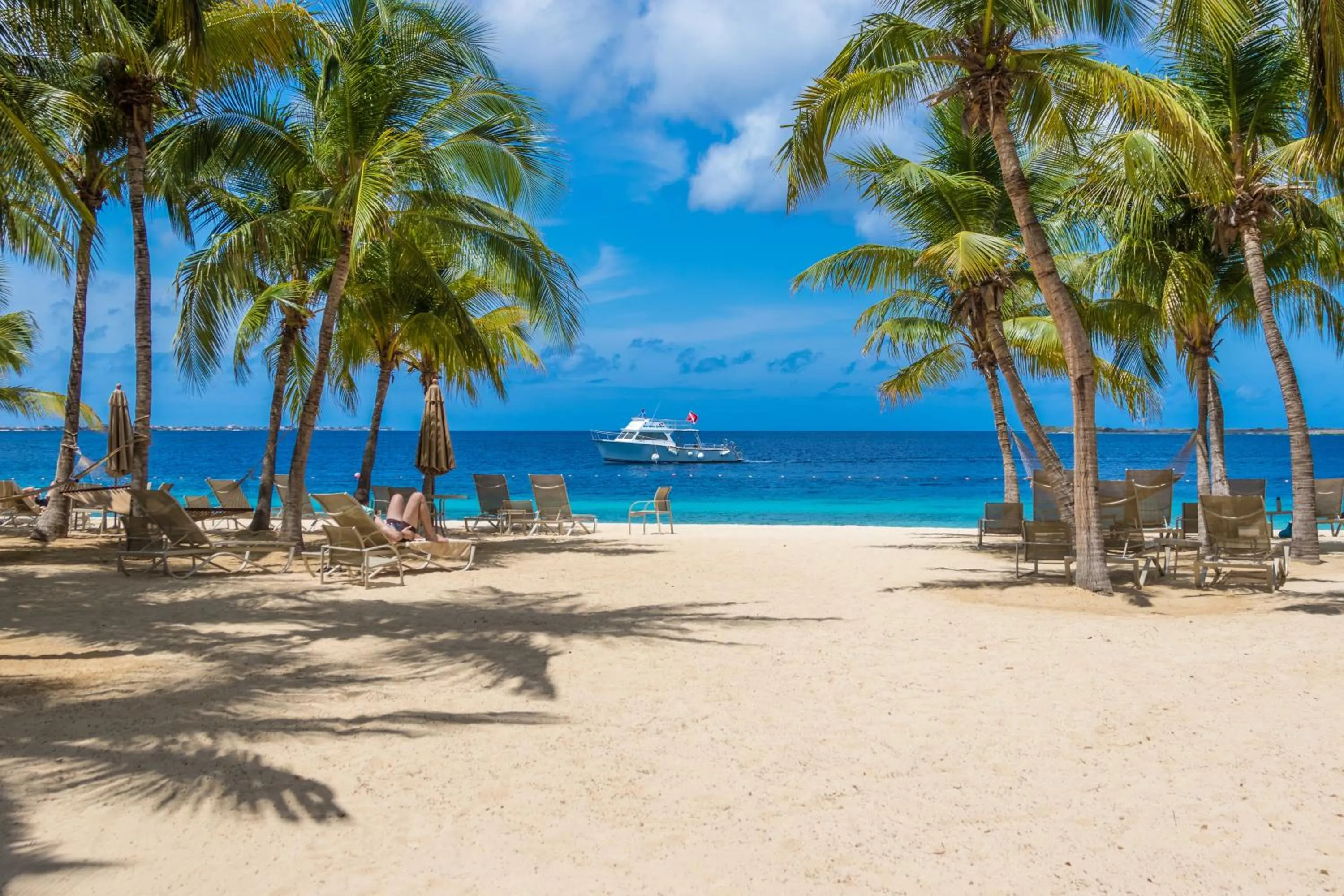 Beach in Harbour Village Beach Club