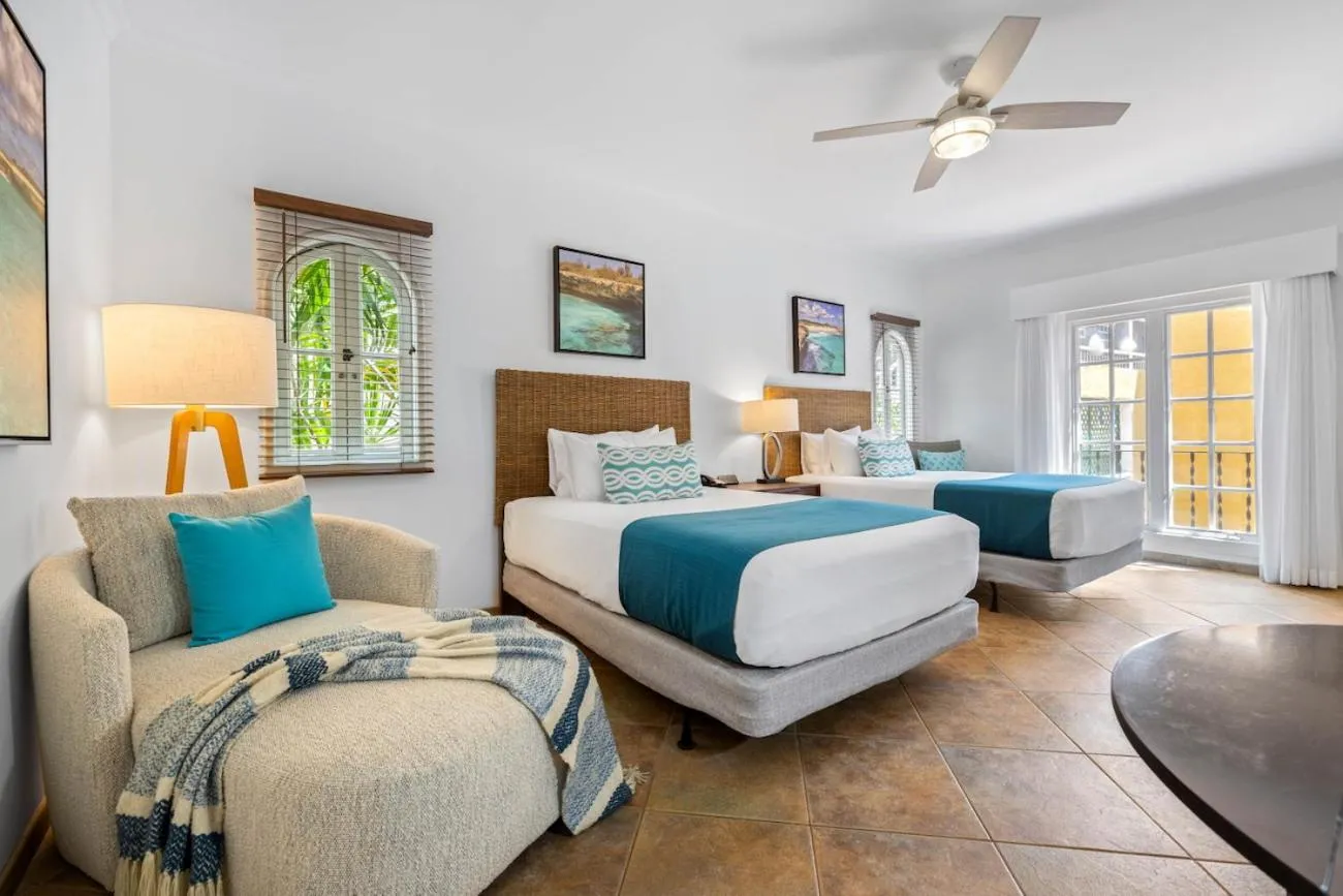 Bedroom, Bed in Harbour Village Beach Club