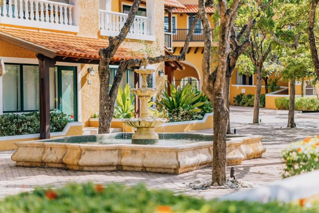 Inner courtyard view in Harbour Village Beach Club