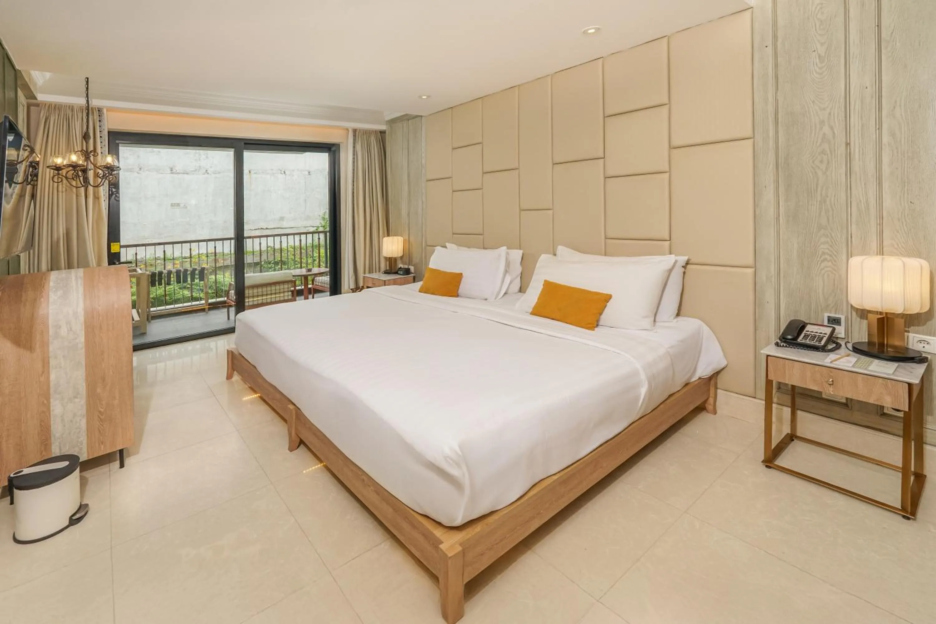 Bed in Jambuluwuk Oceano Seminyak Hotel